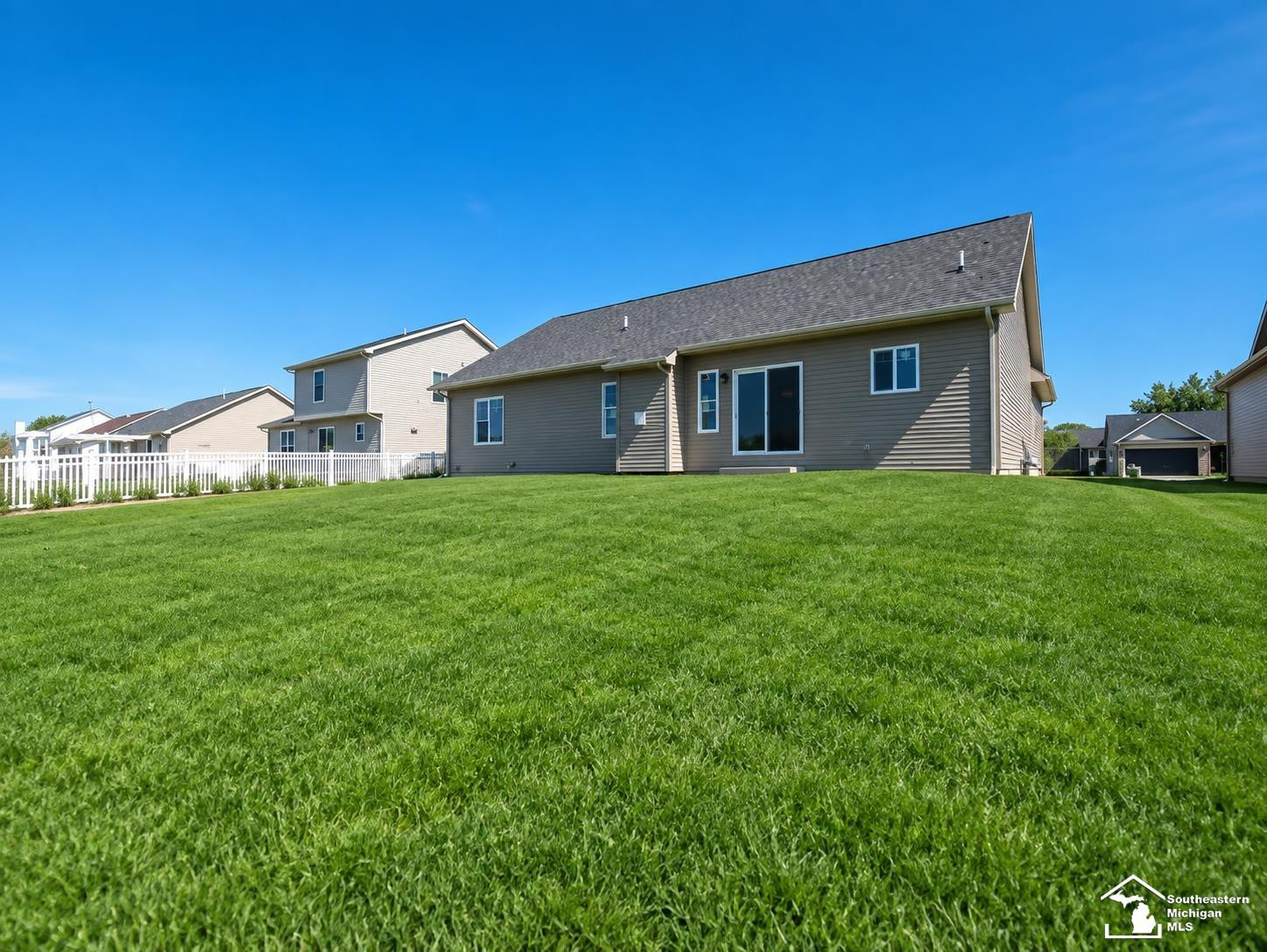 792 E Sweet Briar Lane - Photo 2