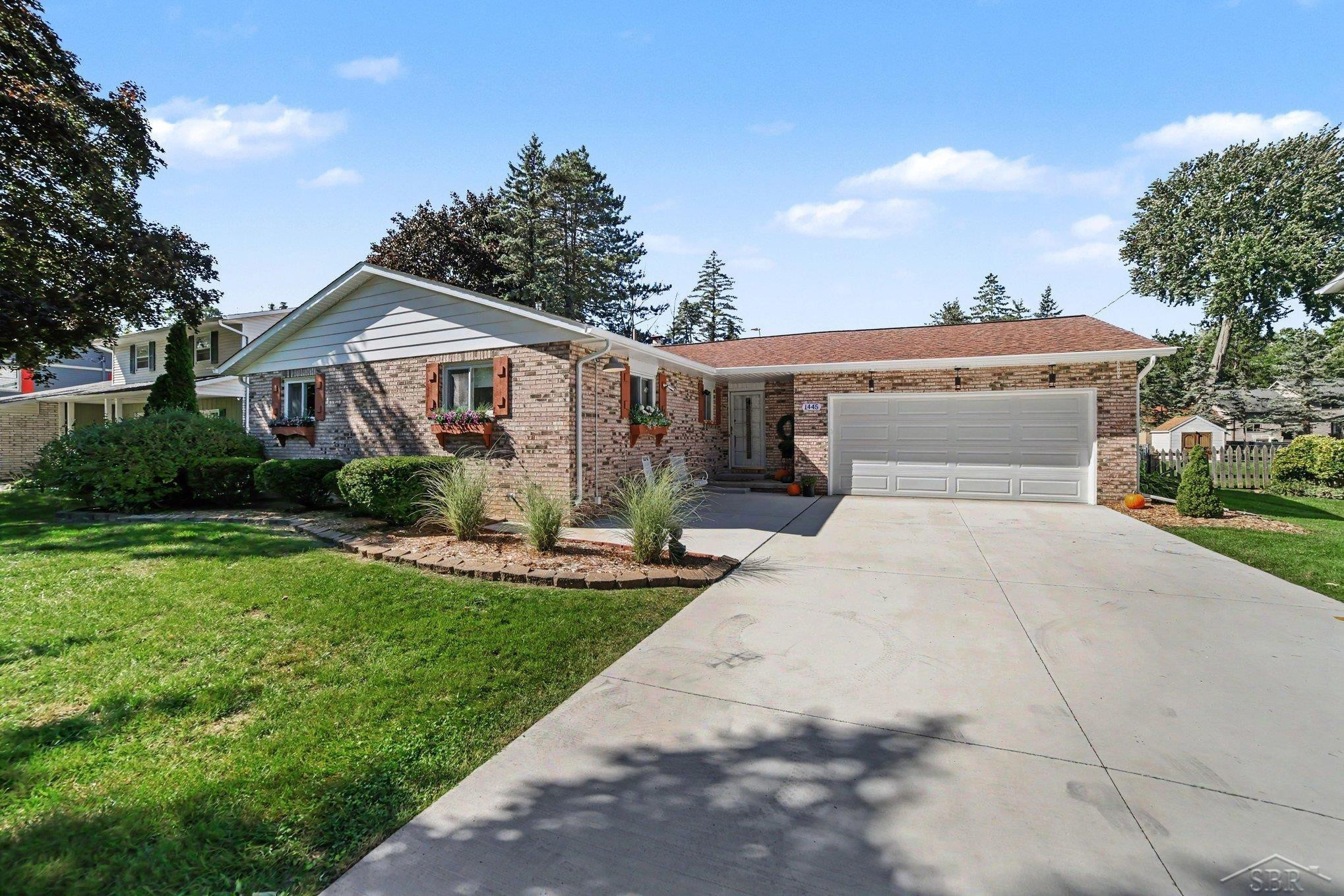 1445 Vancouver Drive, Saginaw, MI 48638