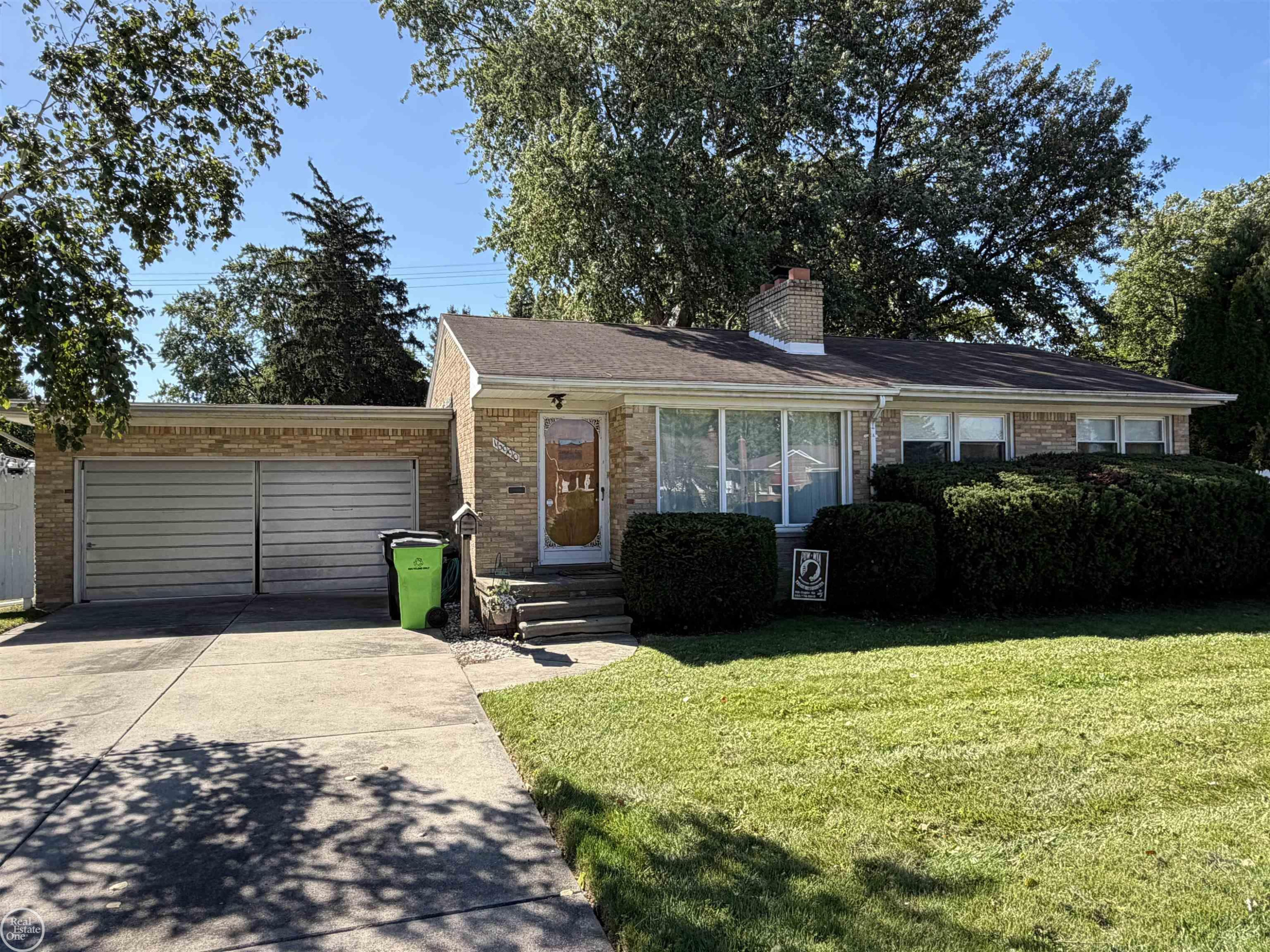 16990 Martin Road, Roseville, MI 48066