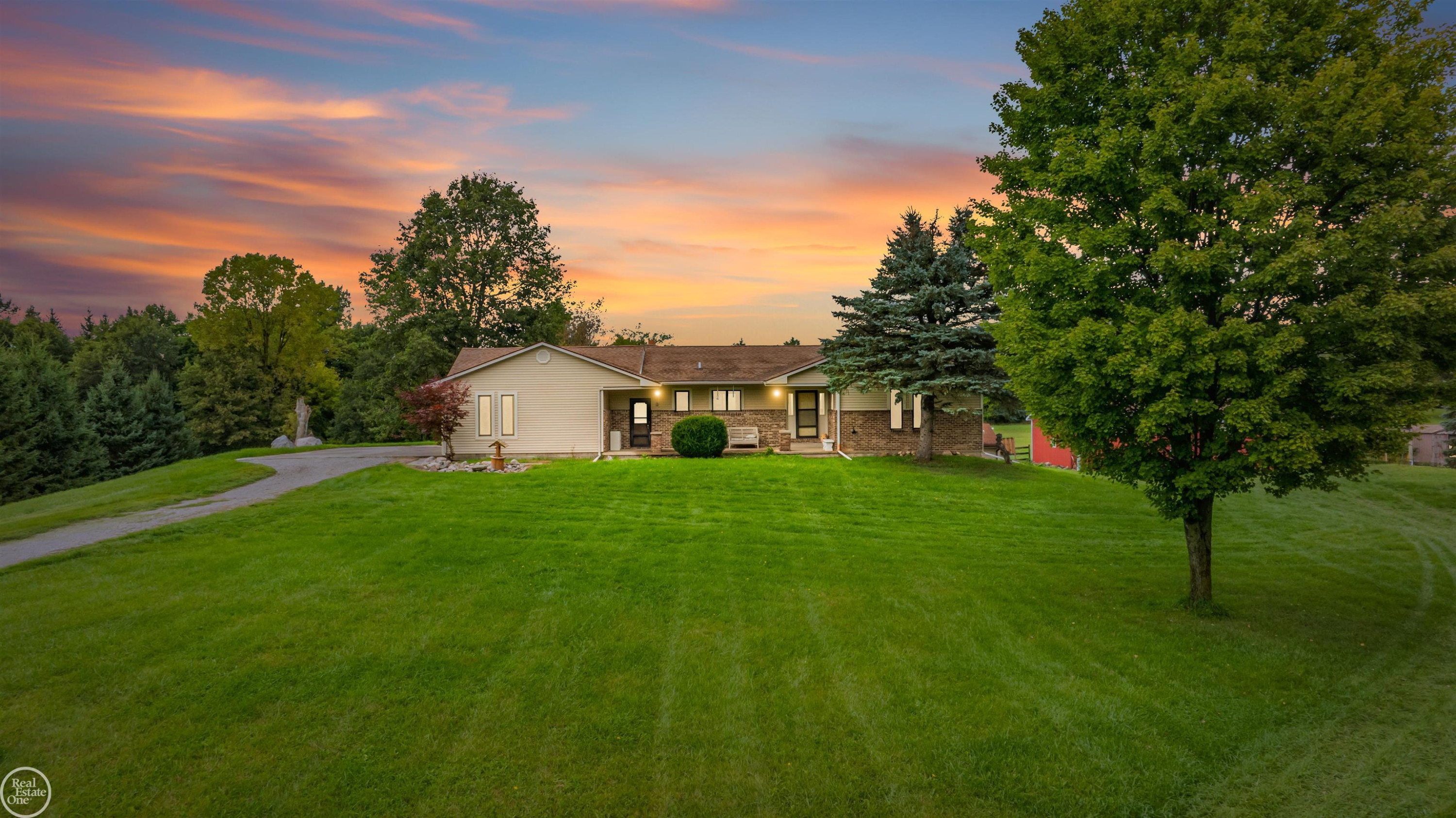 238 Parkwood Drive, Metamora, MI 48445
