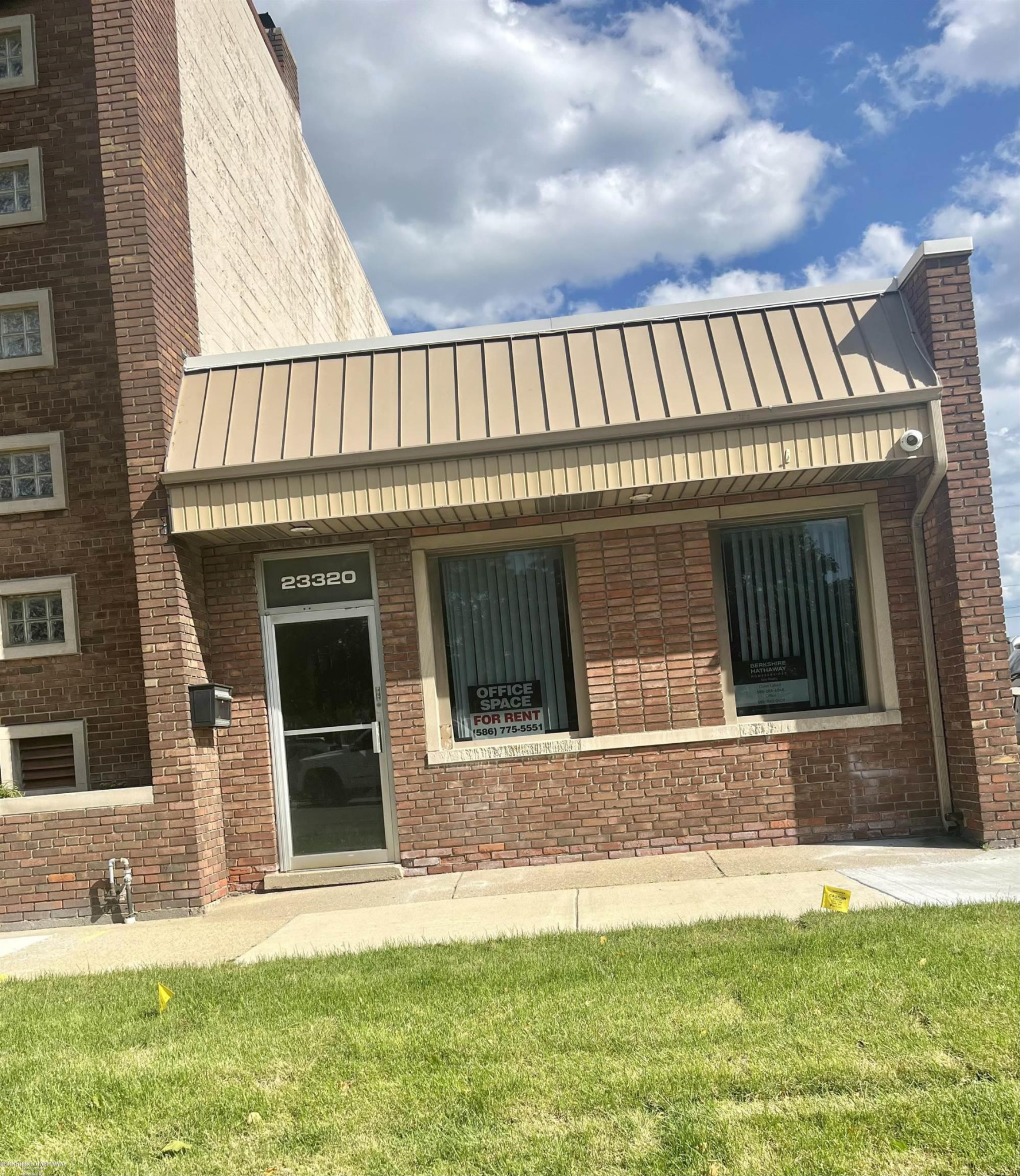 23320 Gratiot Avenue, Eastpointe, MI 48021