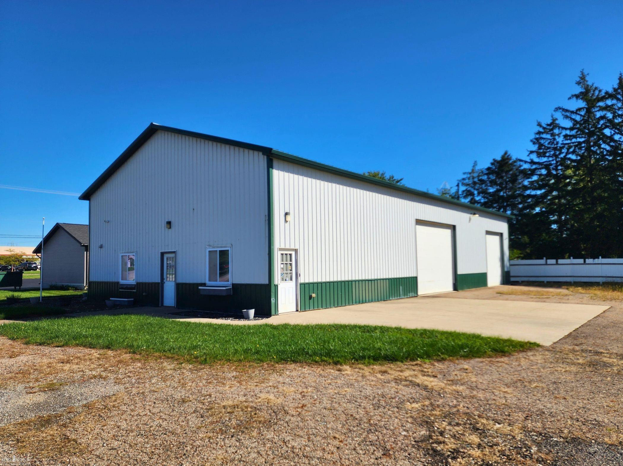 2246 E Main Street, Owosso, MI 48867