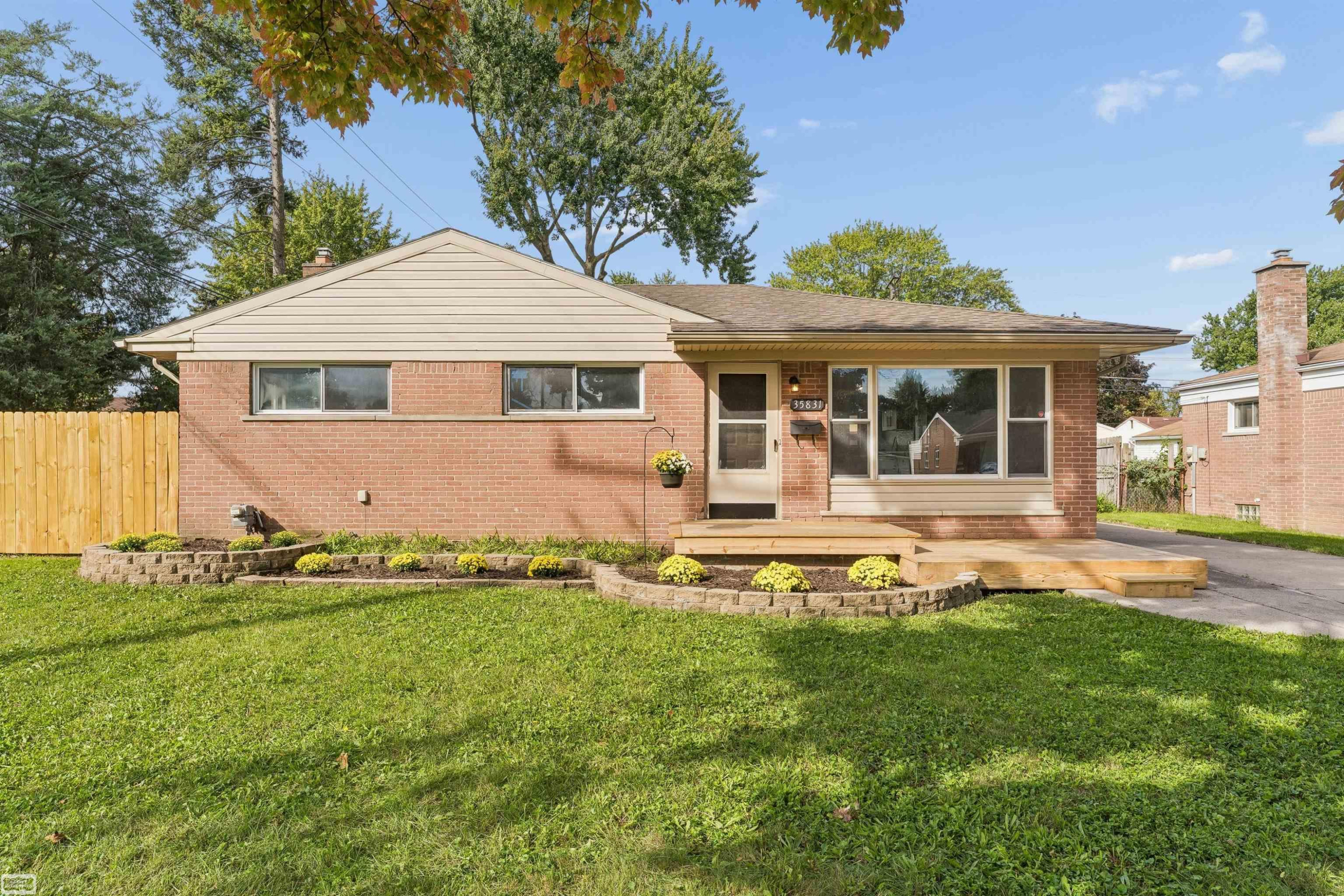 35831 Rewa Street, Clinton Twp, MI 48035