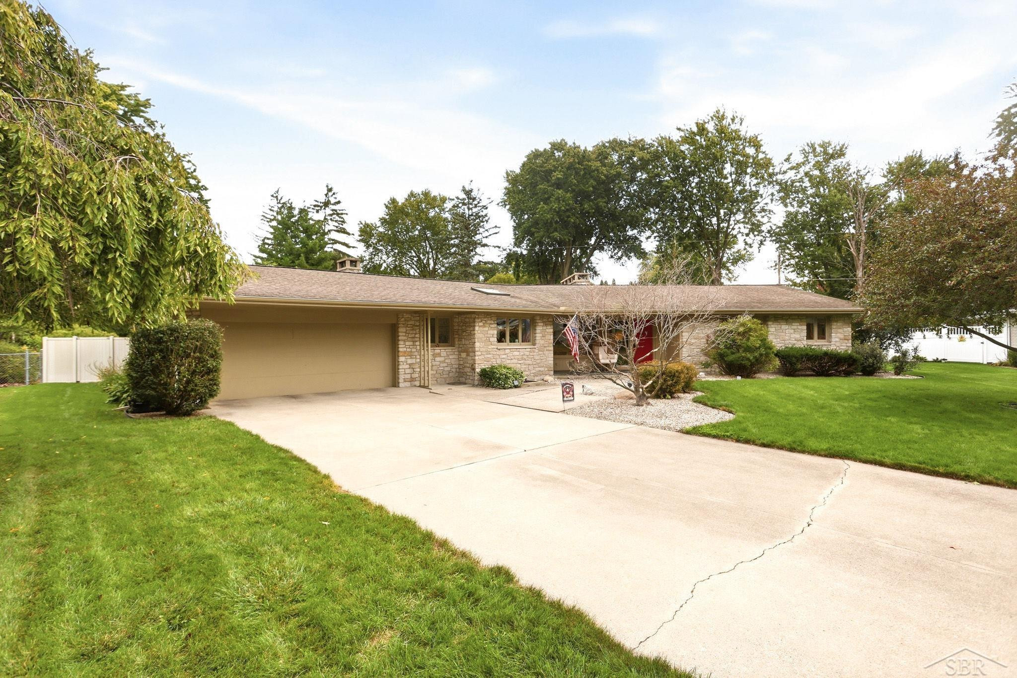 810 Fairway Drive, Saginaw, MI 48638