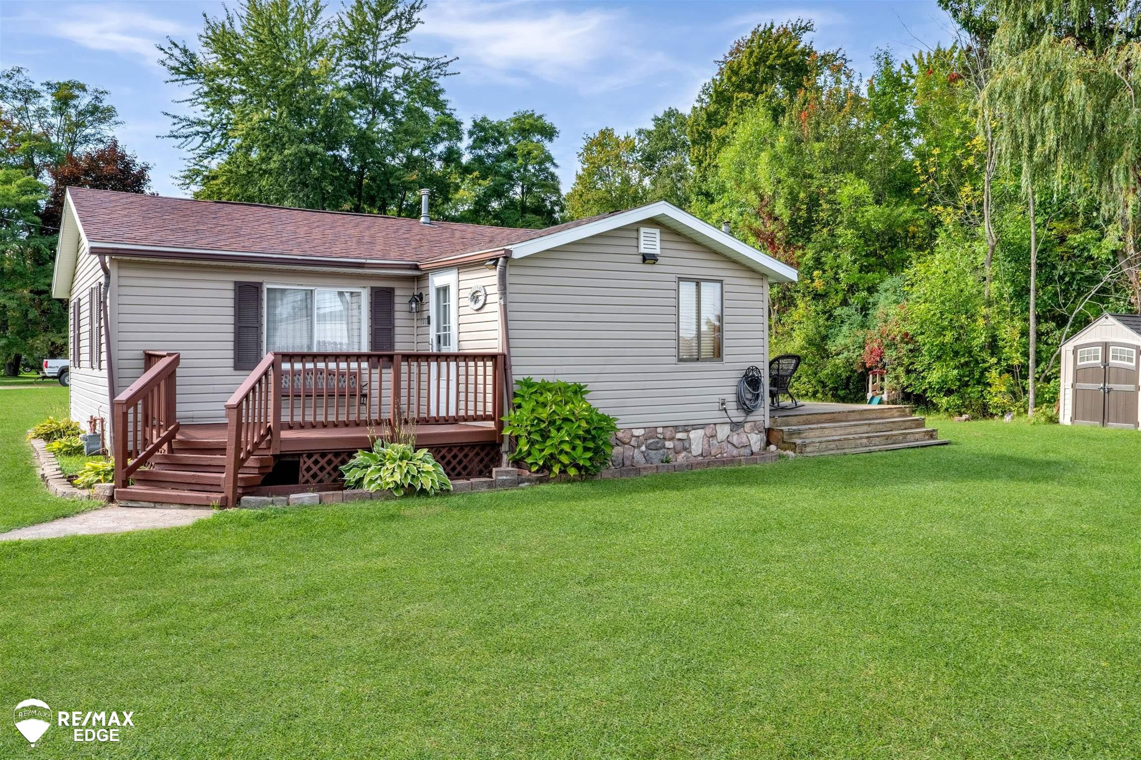 100 Mary Road, Houghton Lake, MI 48629