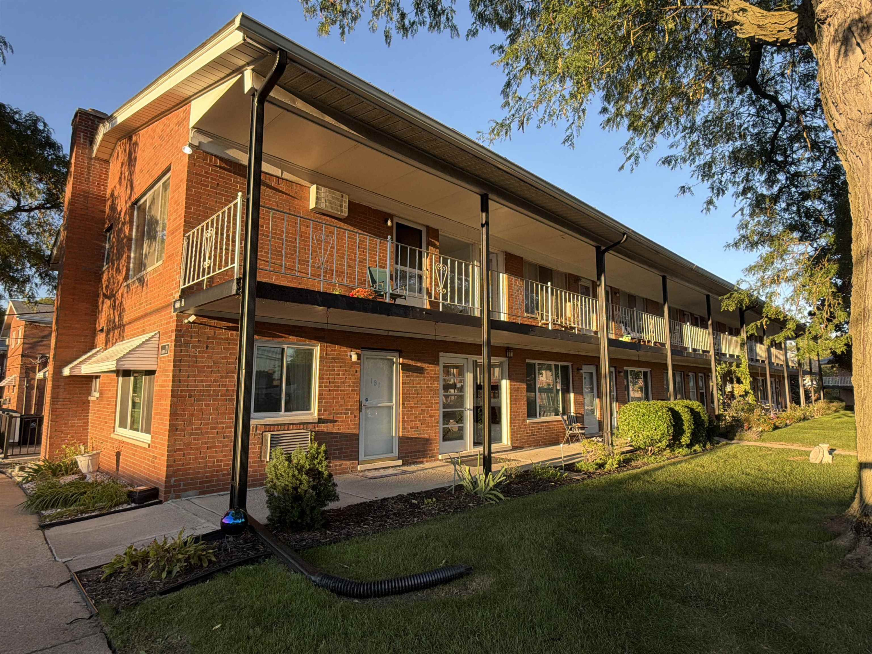 2121 Clawson Avenue, 101, Royal Oak, MI 48073