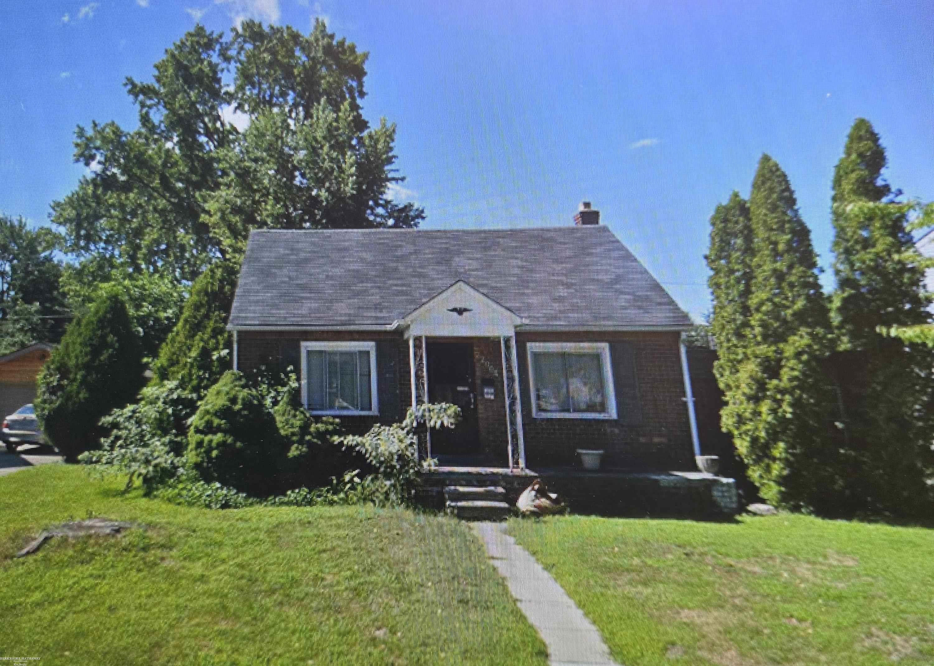 22004 Harper Lake Street, Saint Clair Shores, MI 48080