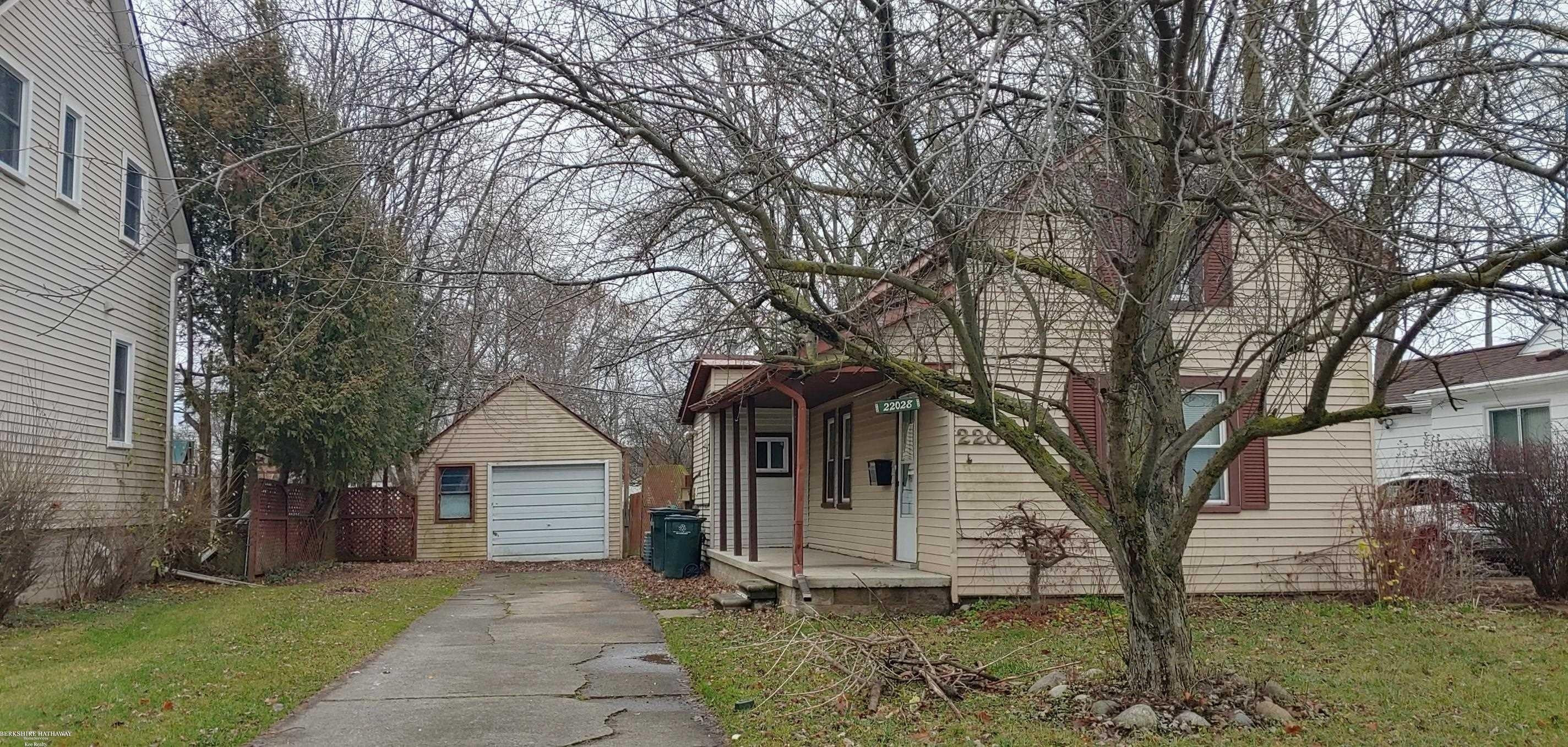22028 Maple Street, Saint Clair Shores, MI 48081
