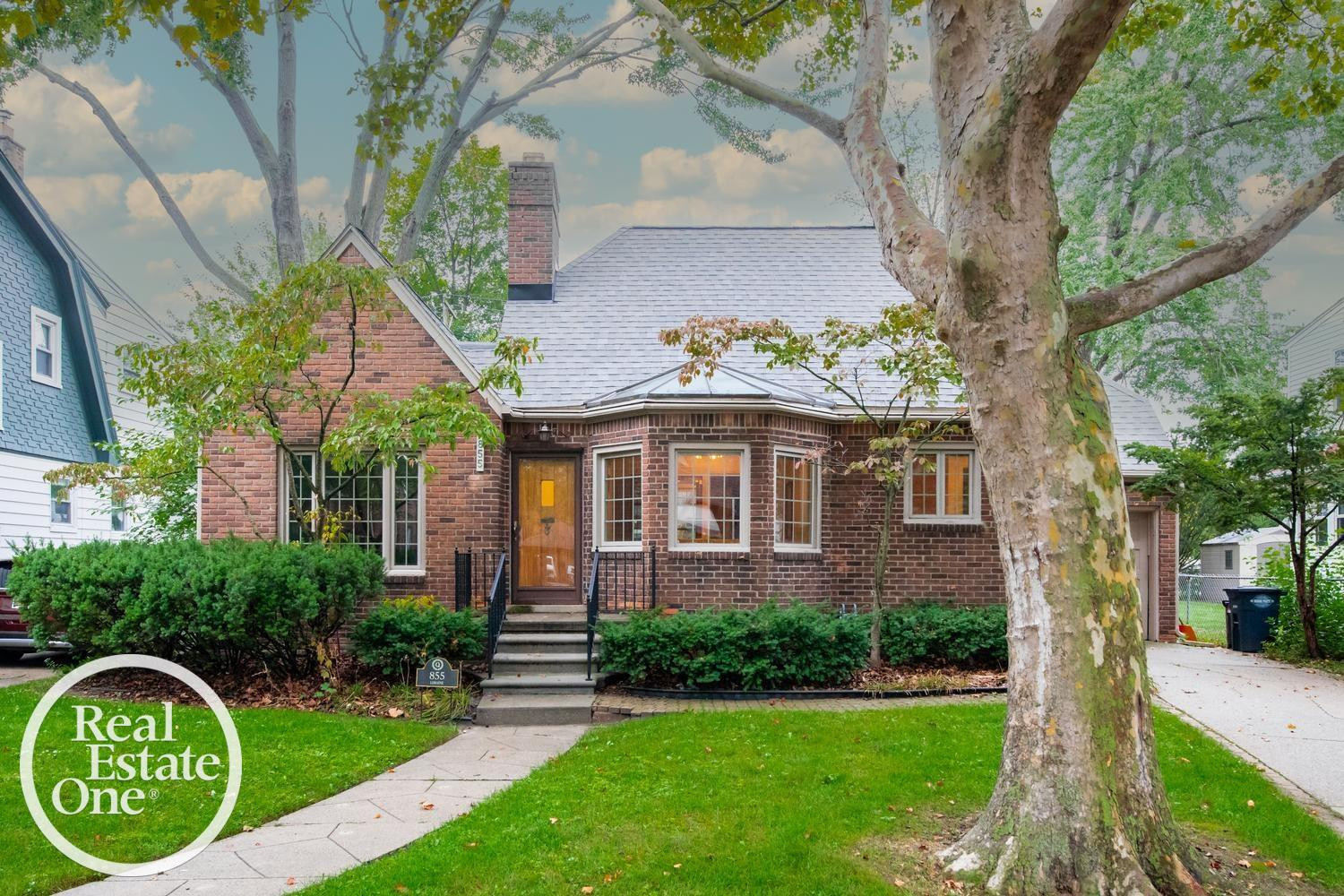 855 Loraine Street, Grosse Pointe, MI 48230
