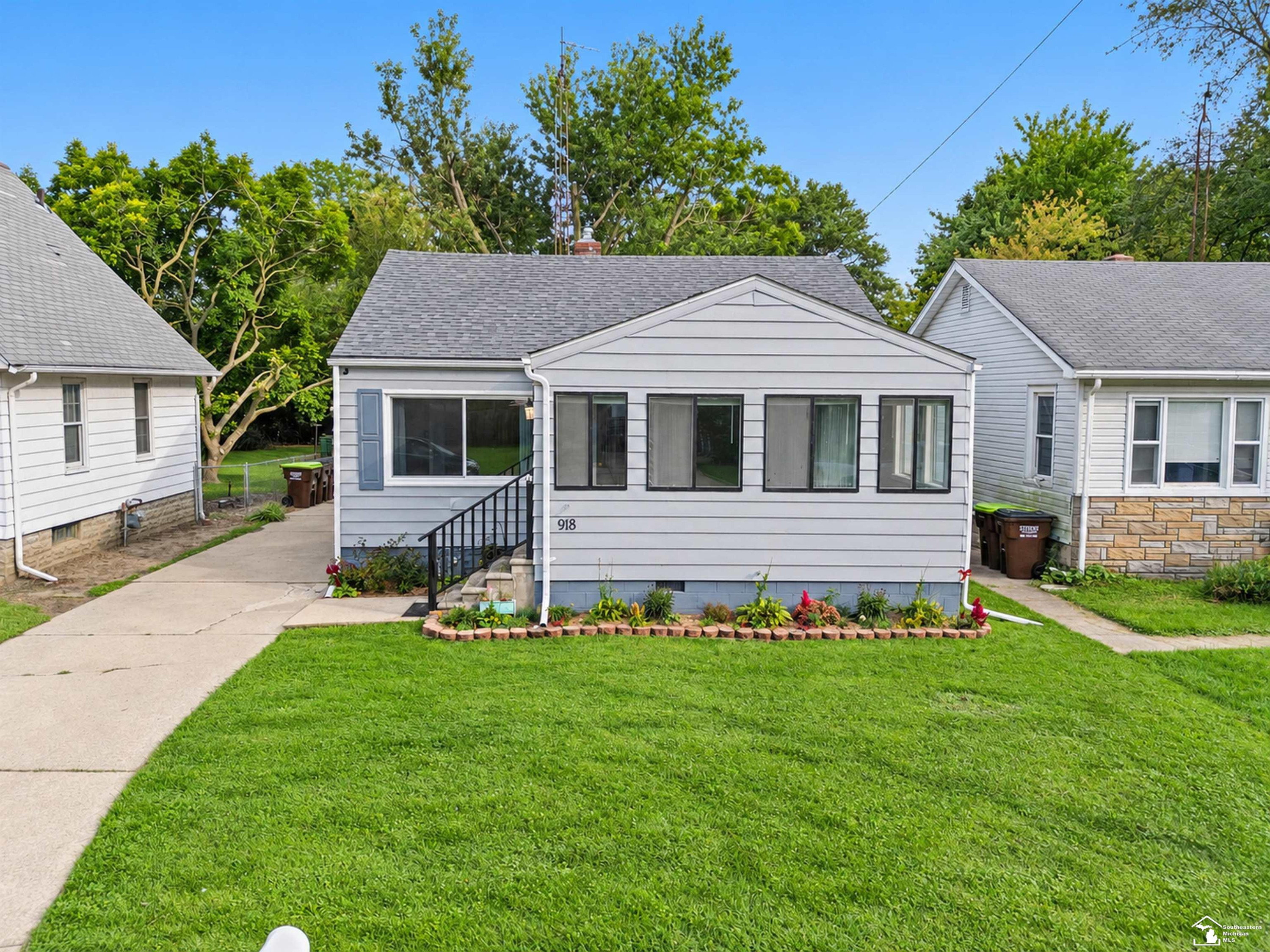 918 Harbor Avenue, Monroe, MI 48162