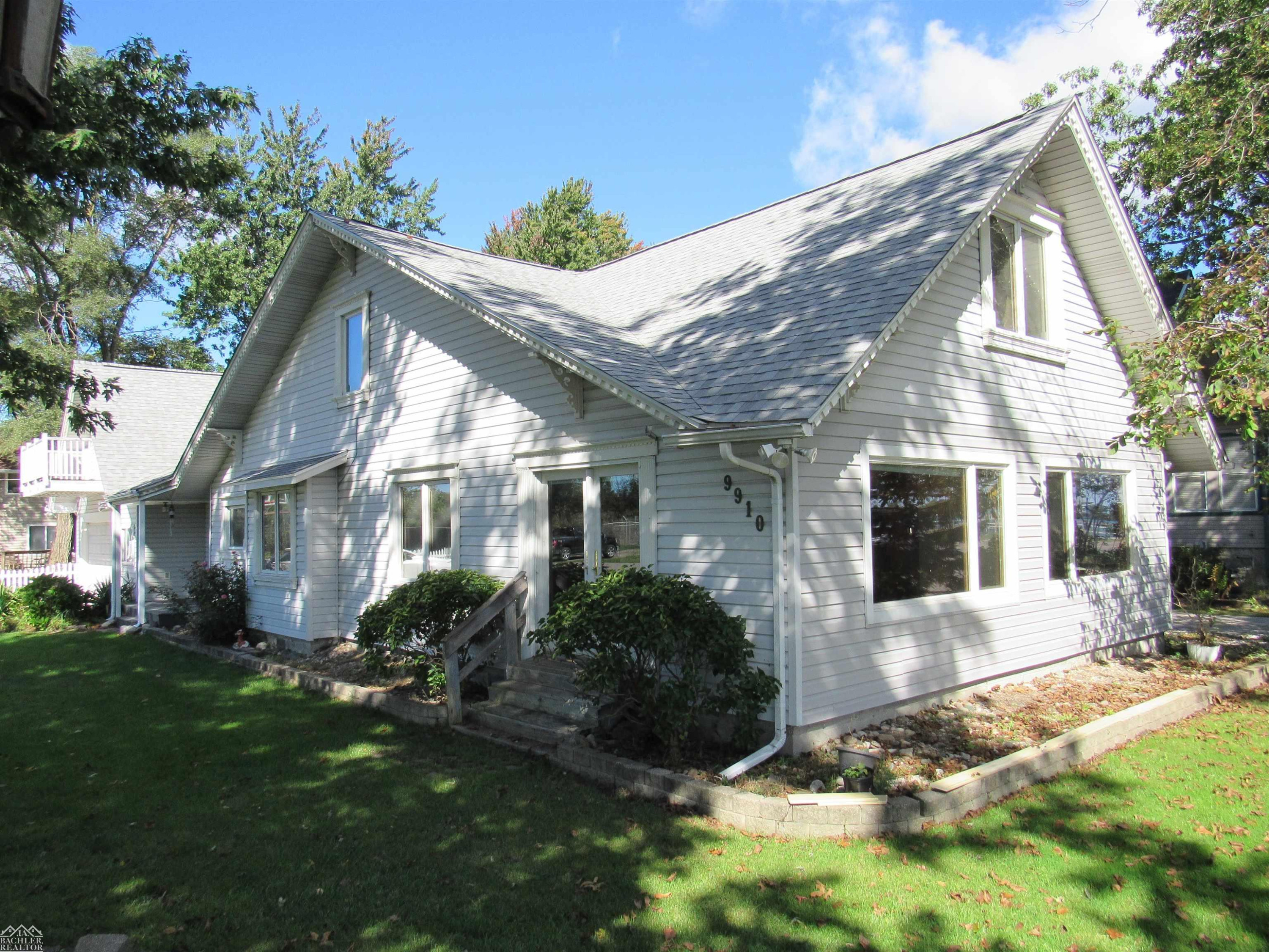 9910 N River Road, Algonac, MI 48001