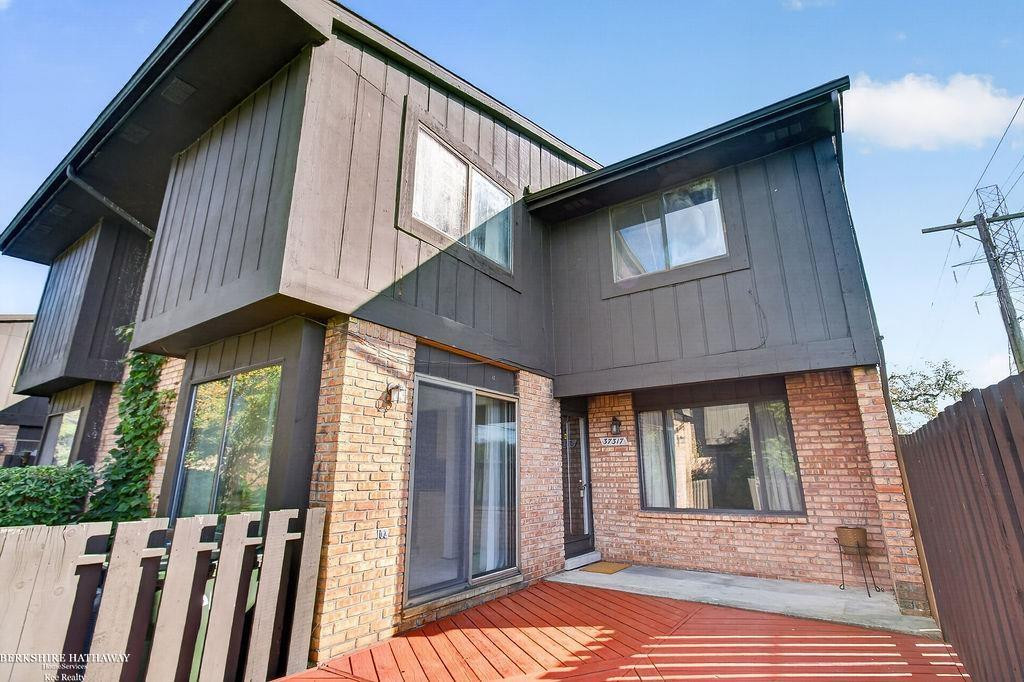 37317 Clubhouse Drive, 91, Sterling Heights, MI 48312