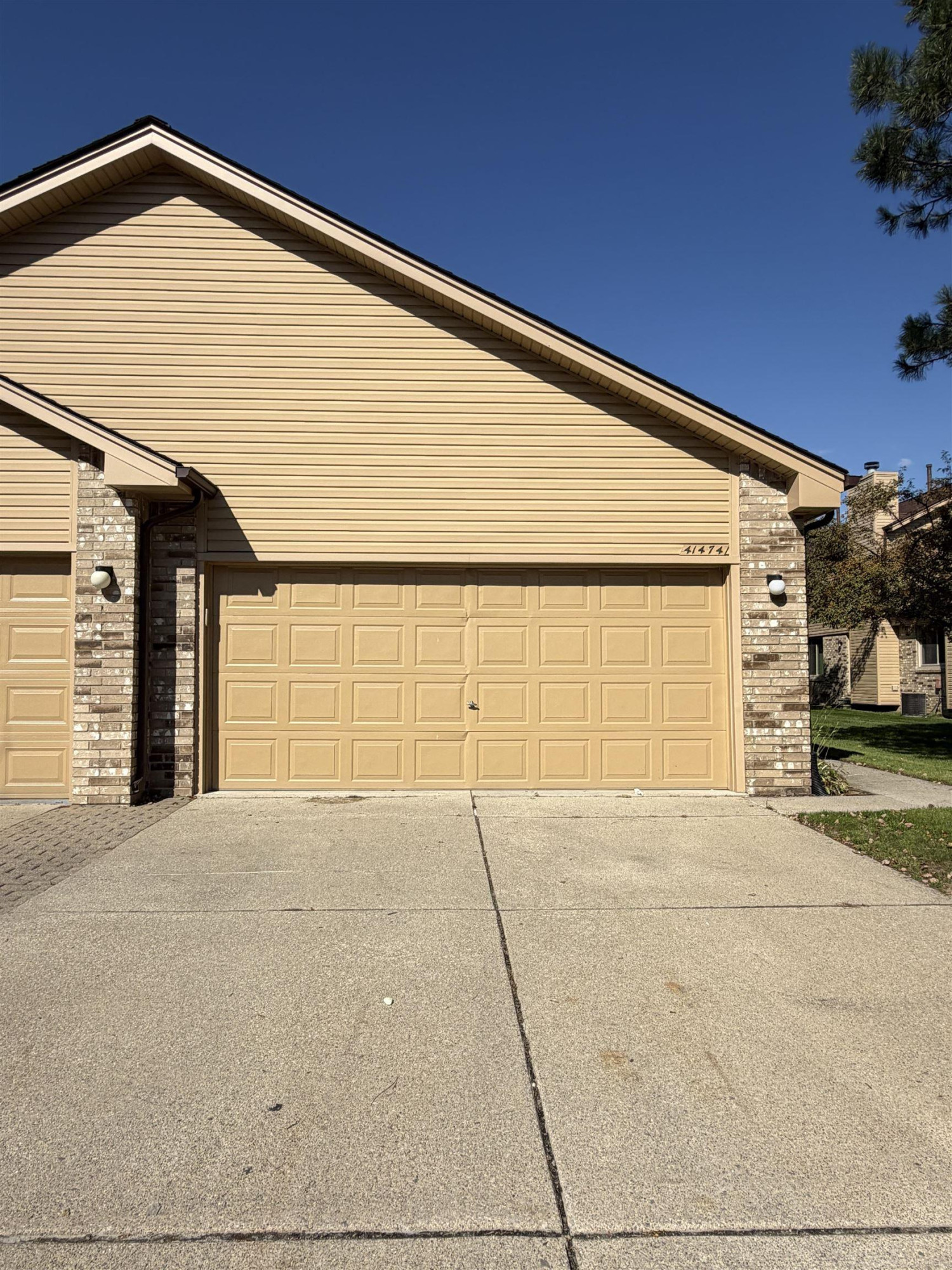 41474 AMBERCREST Drive, Sterling Heights, MI 48314
