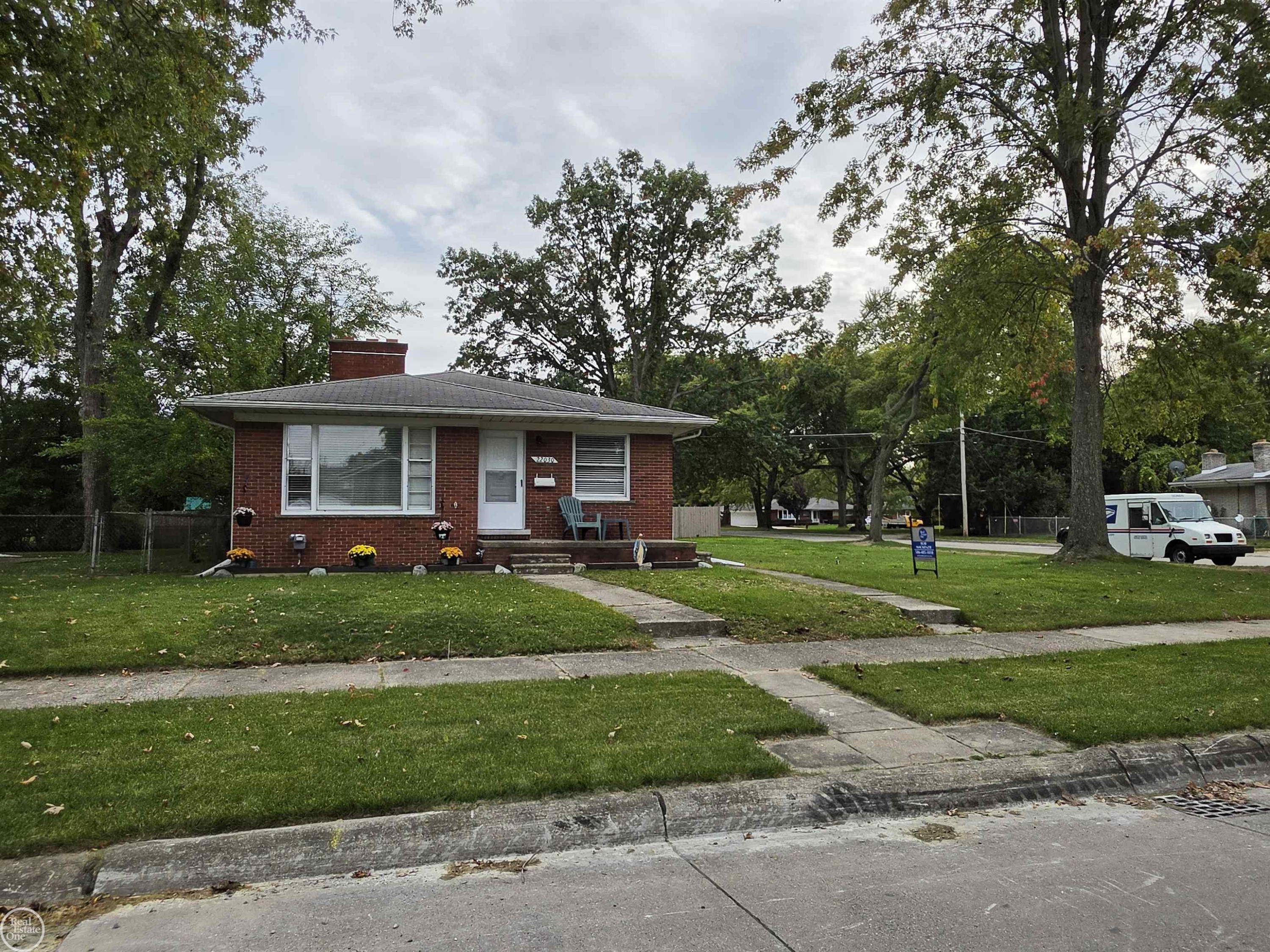 22030 CEDAR Street, Saint Clair Shores, MI 48081