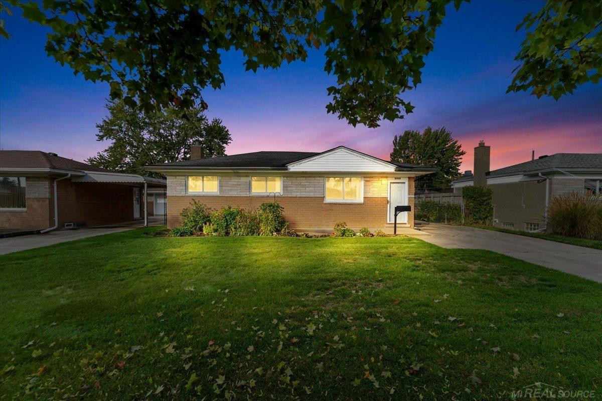 31359 Gardendale Drive, Warren, MI 48088