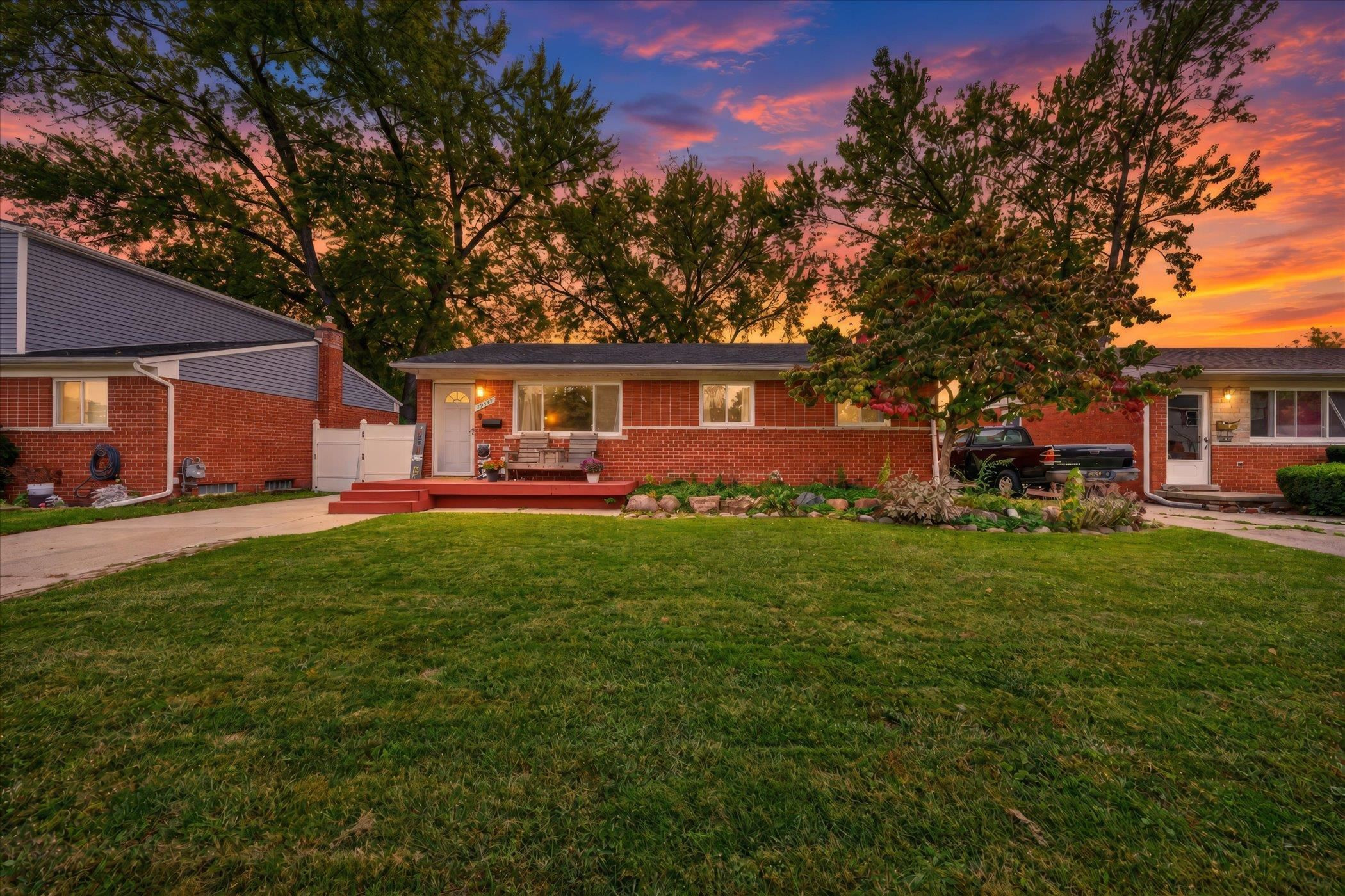 29547 Brown Court, Garden City, MI