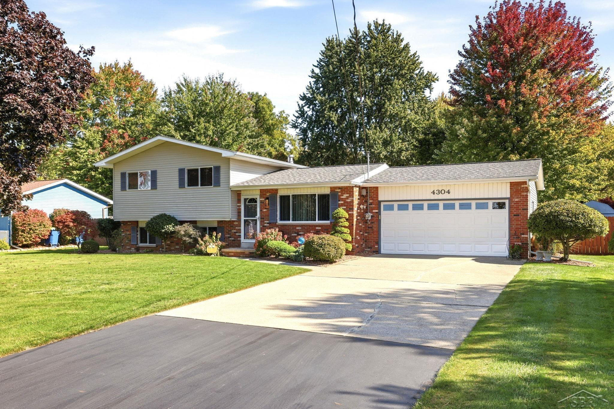 4304 Meadowbrook Drive, Freeland, MI 48623