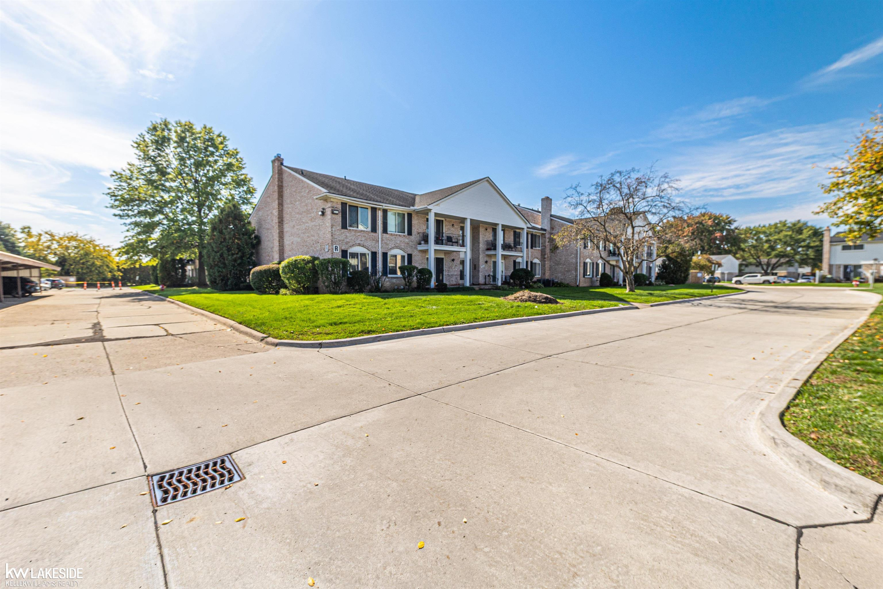 14211 Ivanhoe Drive, Unit 1 Building R, Sterling Heights, MI 48312
