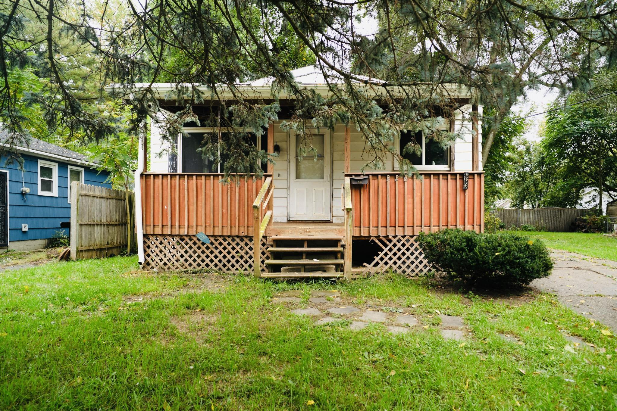 226 E Lakeview Road, Flint, MI 48503