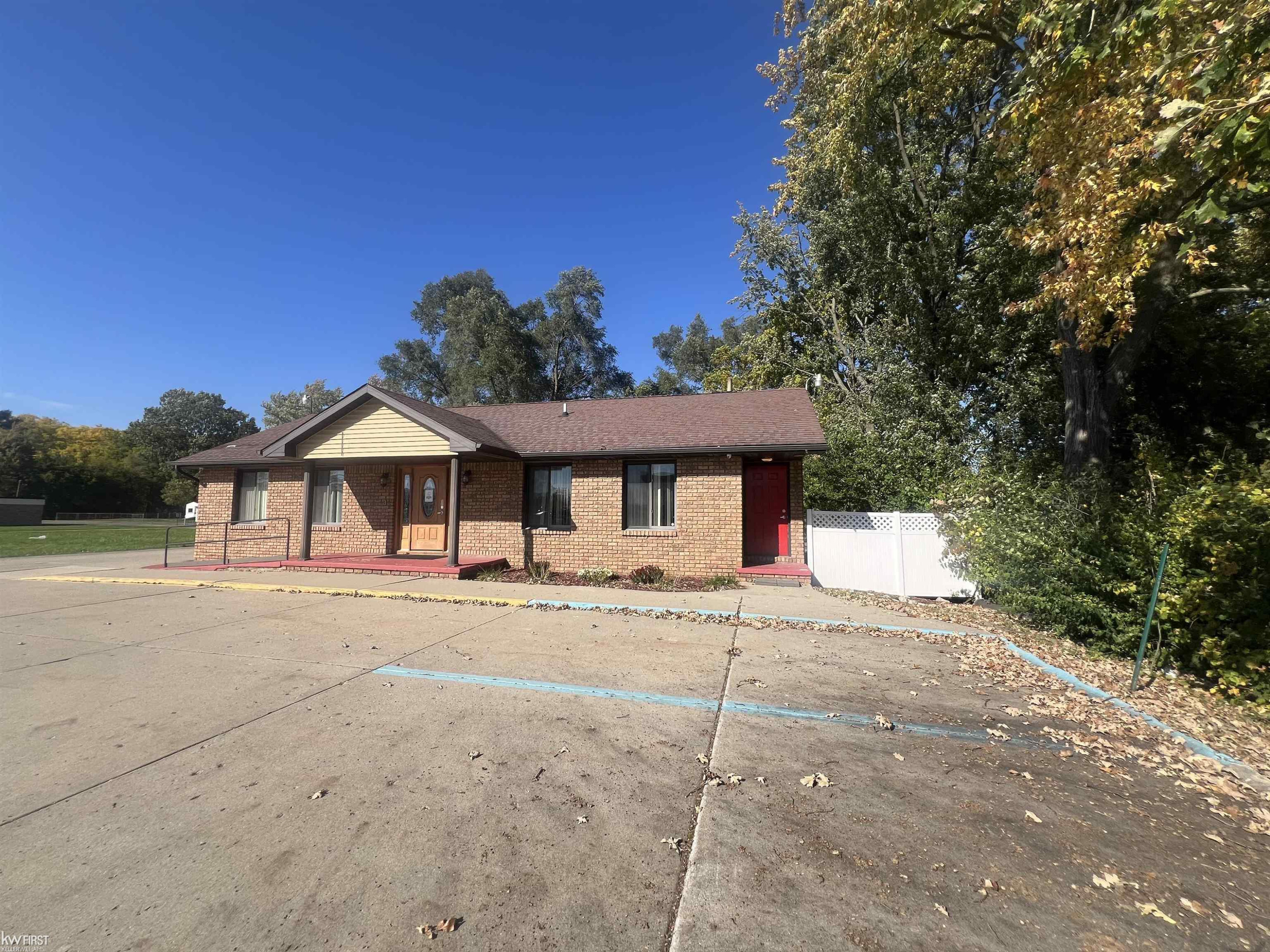 4349 Davison Road, Burton, MI 48509