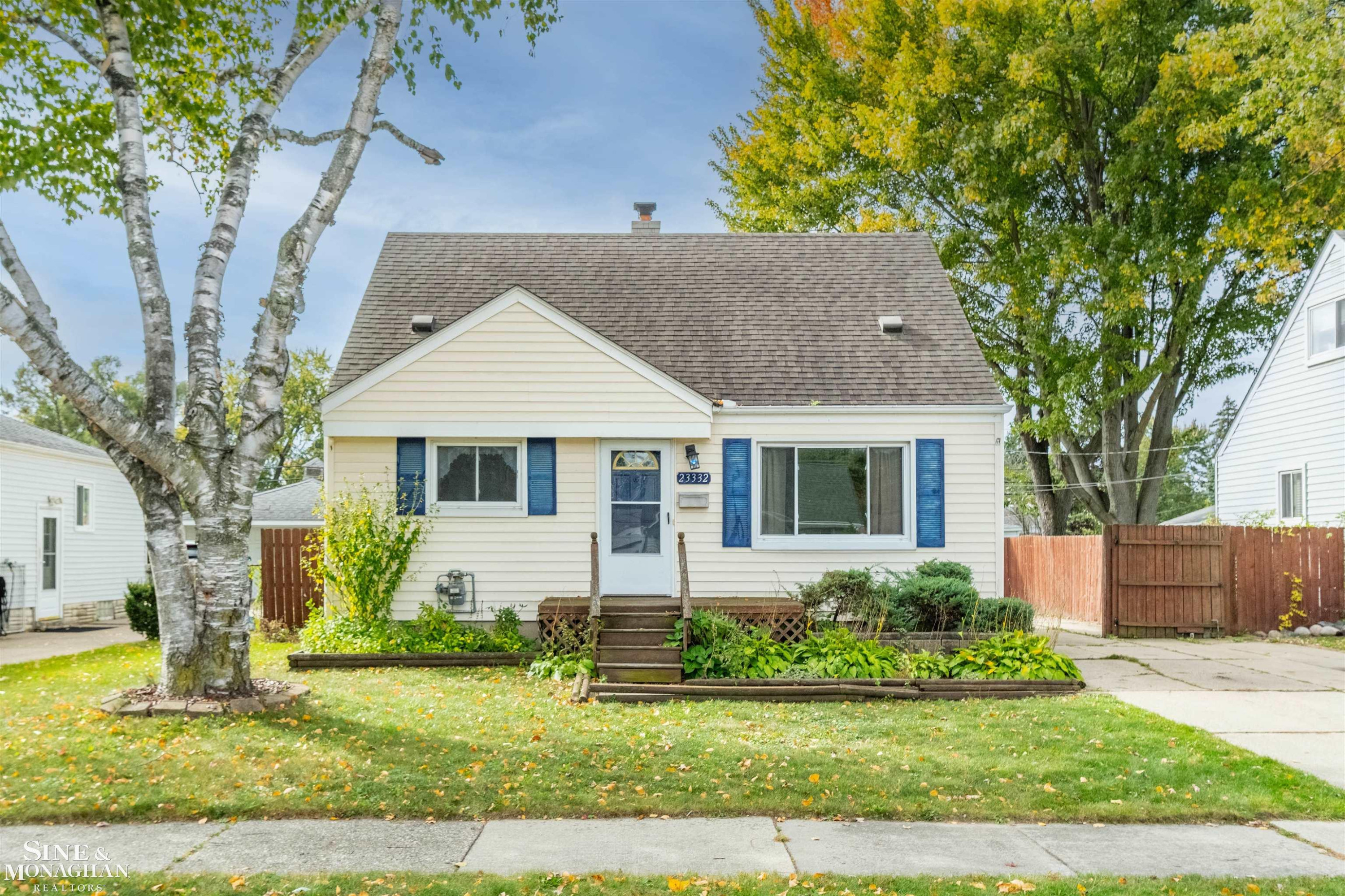 23332 BEVERLY Street, Saint Clair Shores, MI 48082