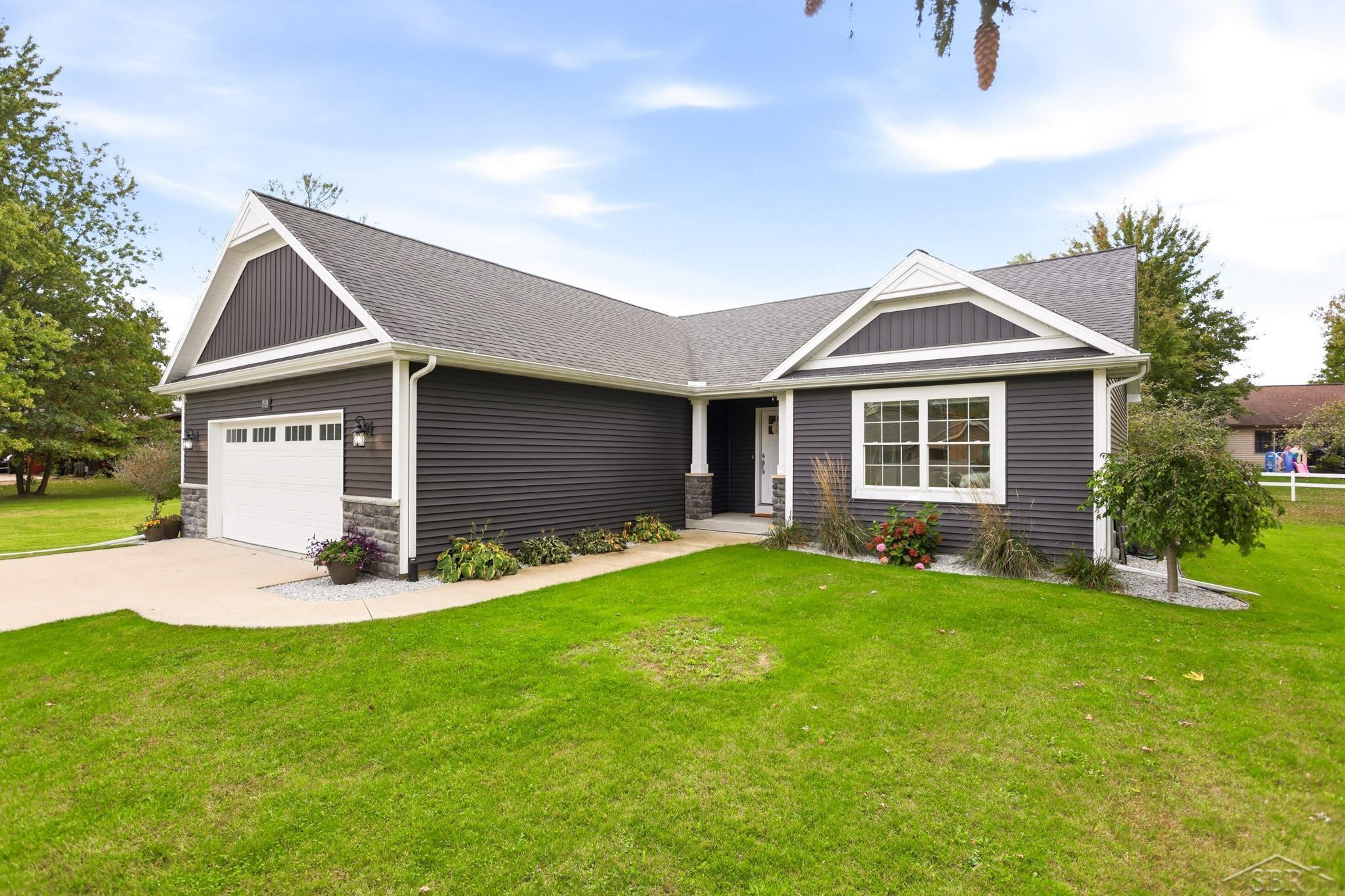 7923 N River Road, Freeland, MI 48623