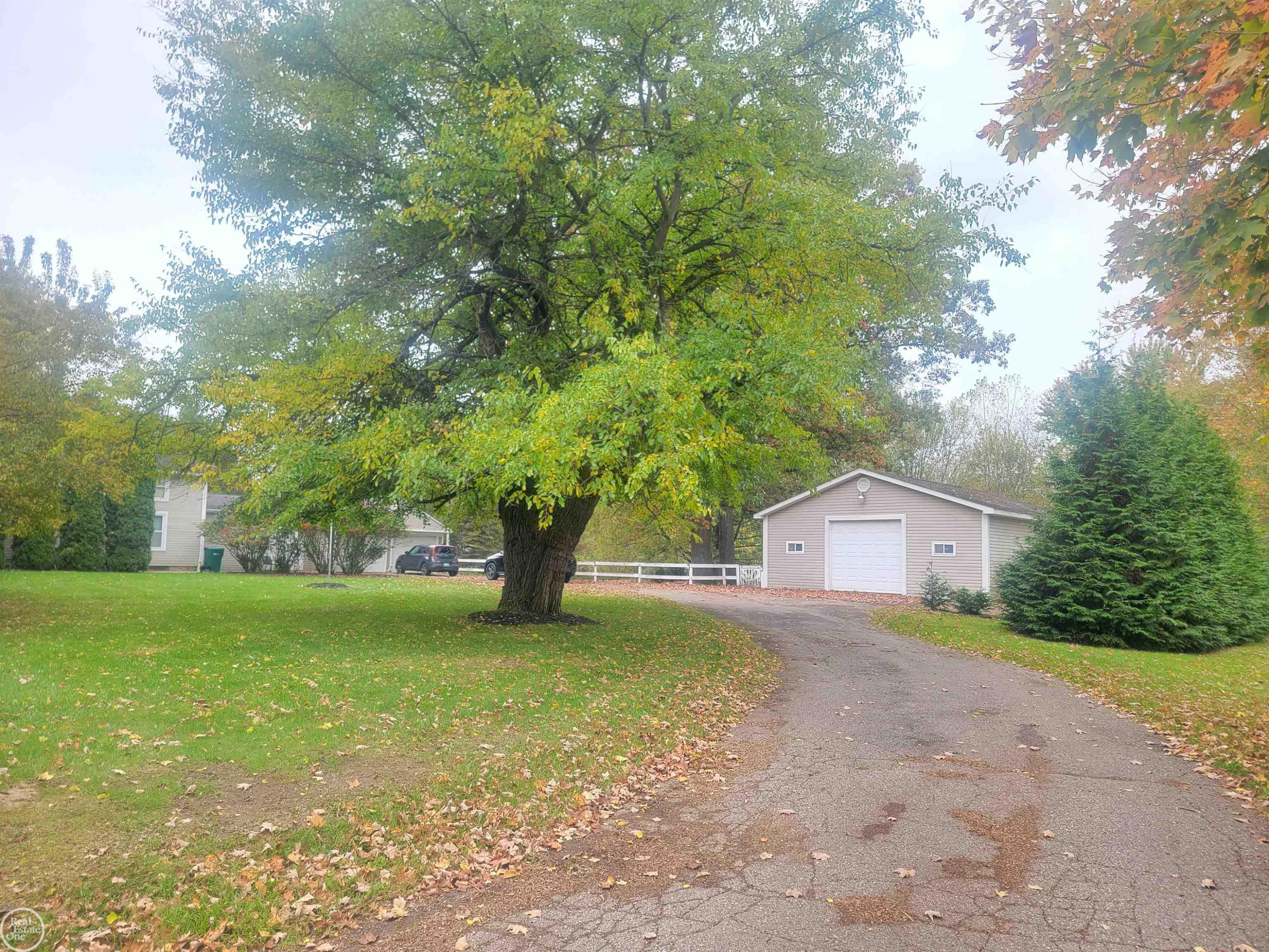 13018 N Holly Road, Holly, MI 48442