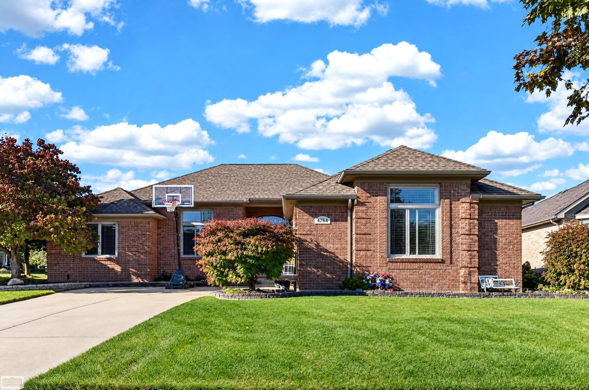 47641 Beacon Square Drive, Macomb, MI 48044