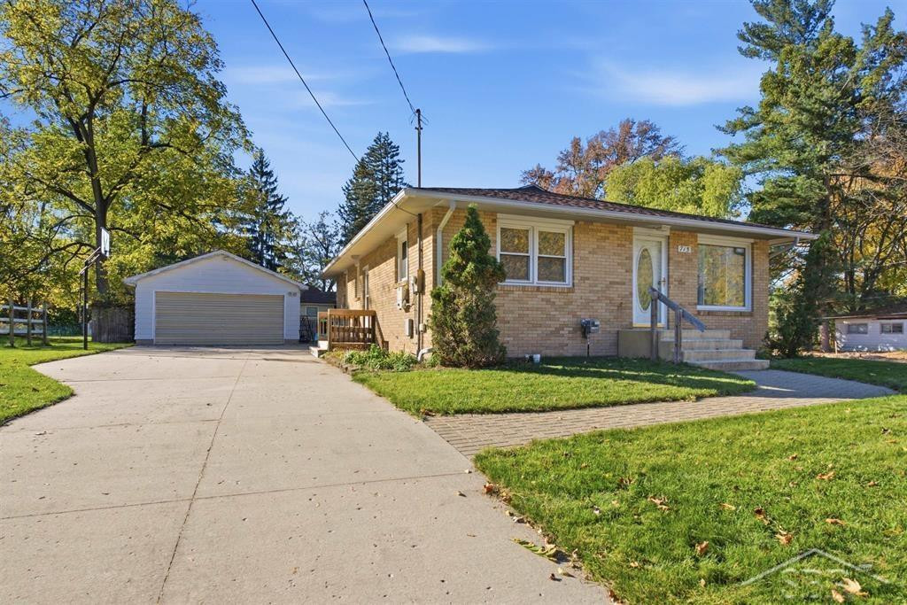 715 Smith Road, Midland, MI 48640