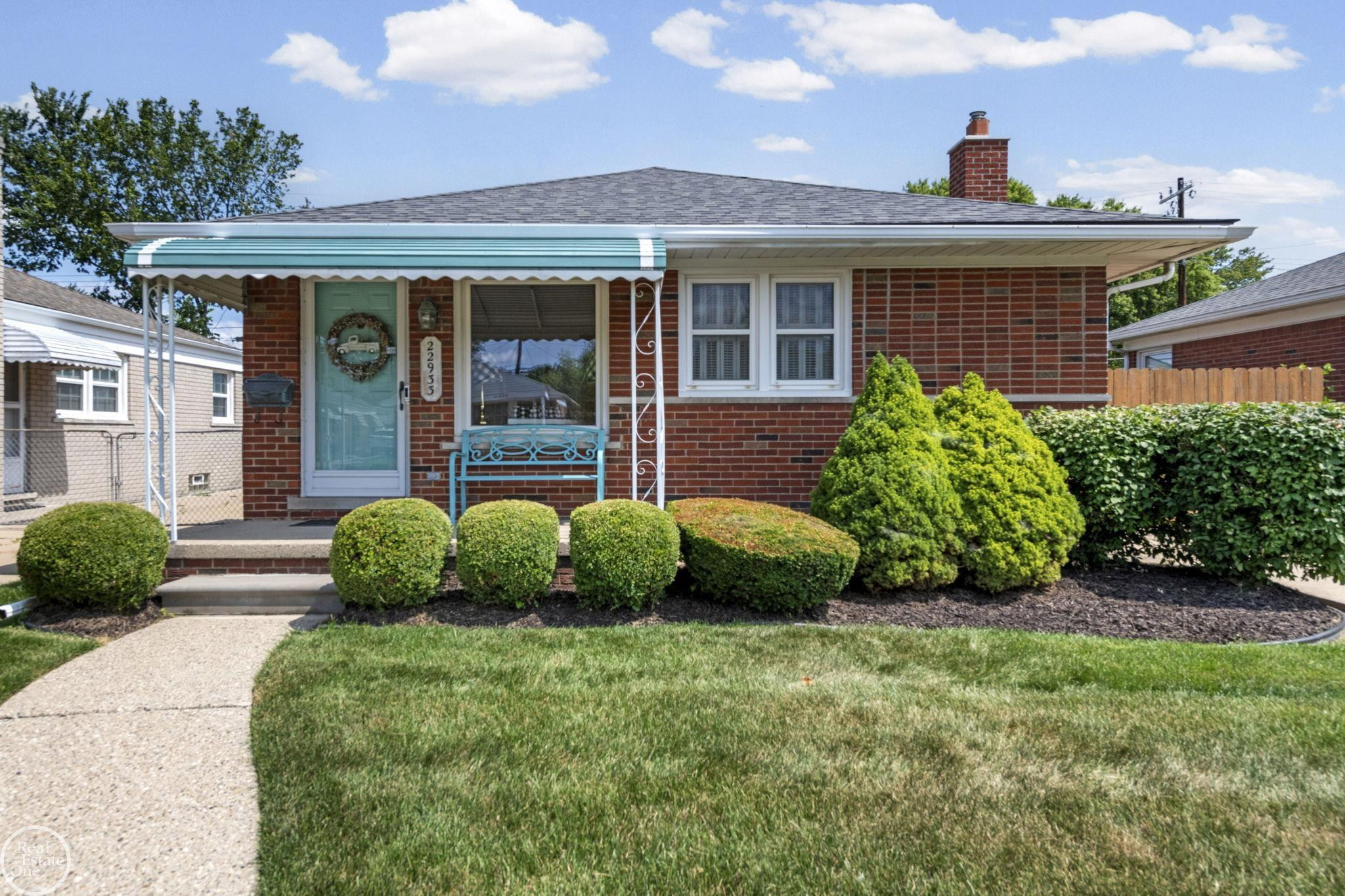 22933 Doremus Street, Saint Clair Shores, MI 48080