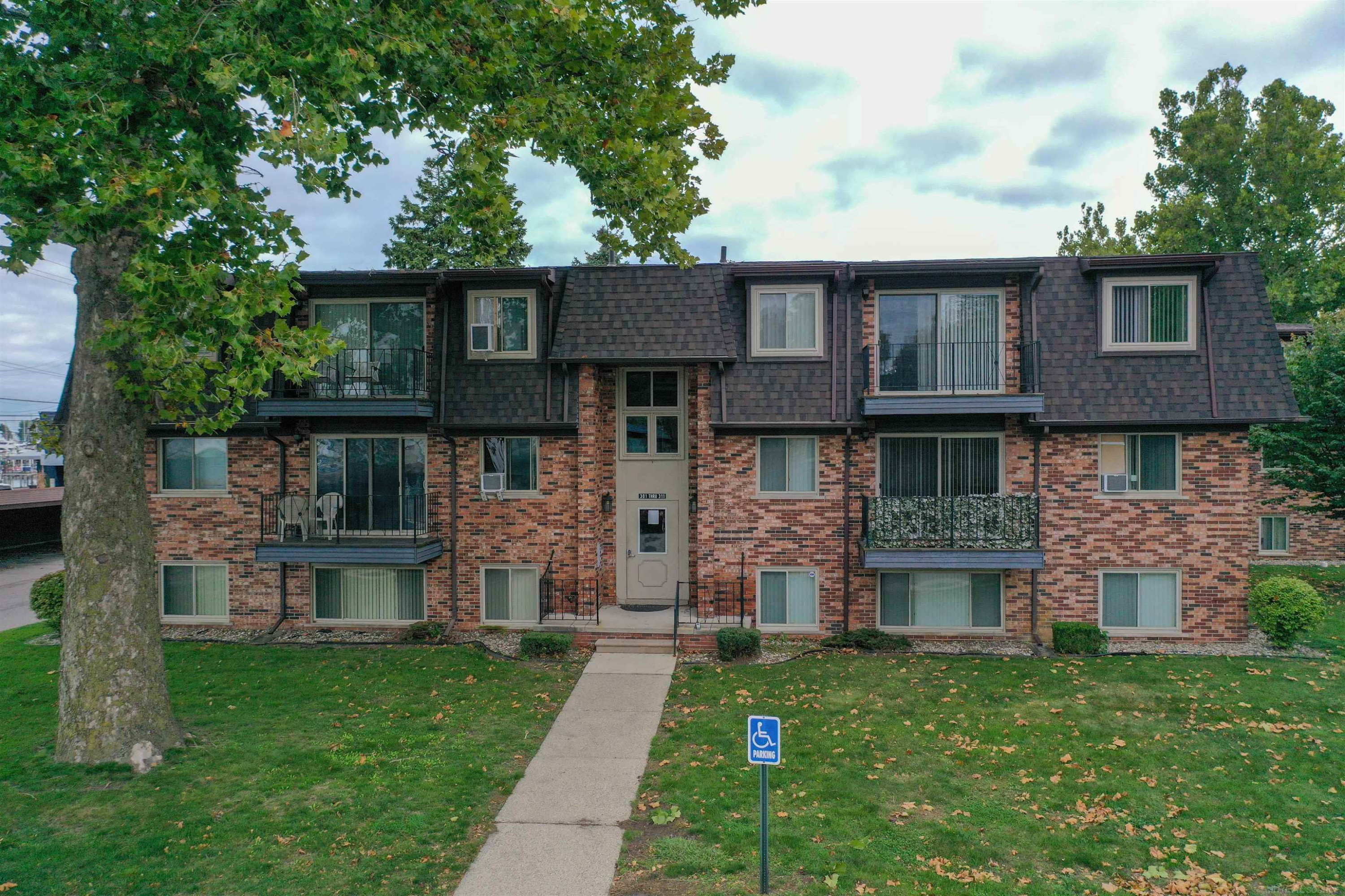 310 Riviera Drive, Saint Clair Shores, MI 48080