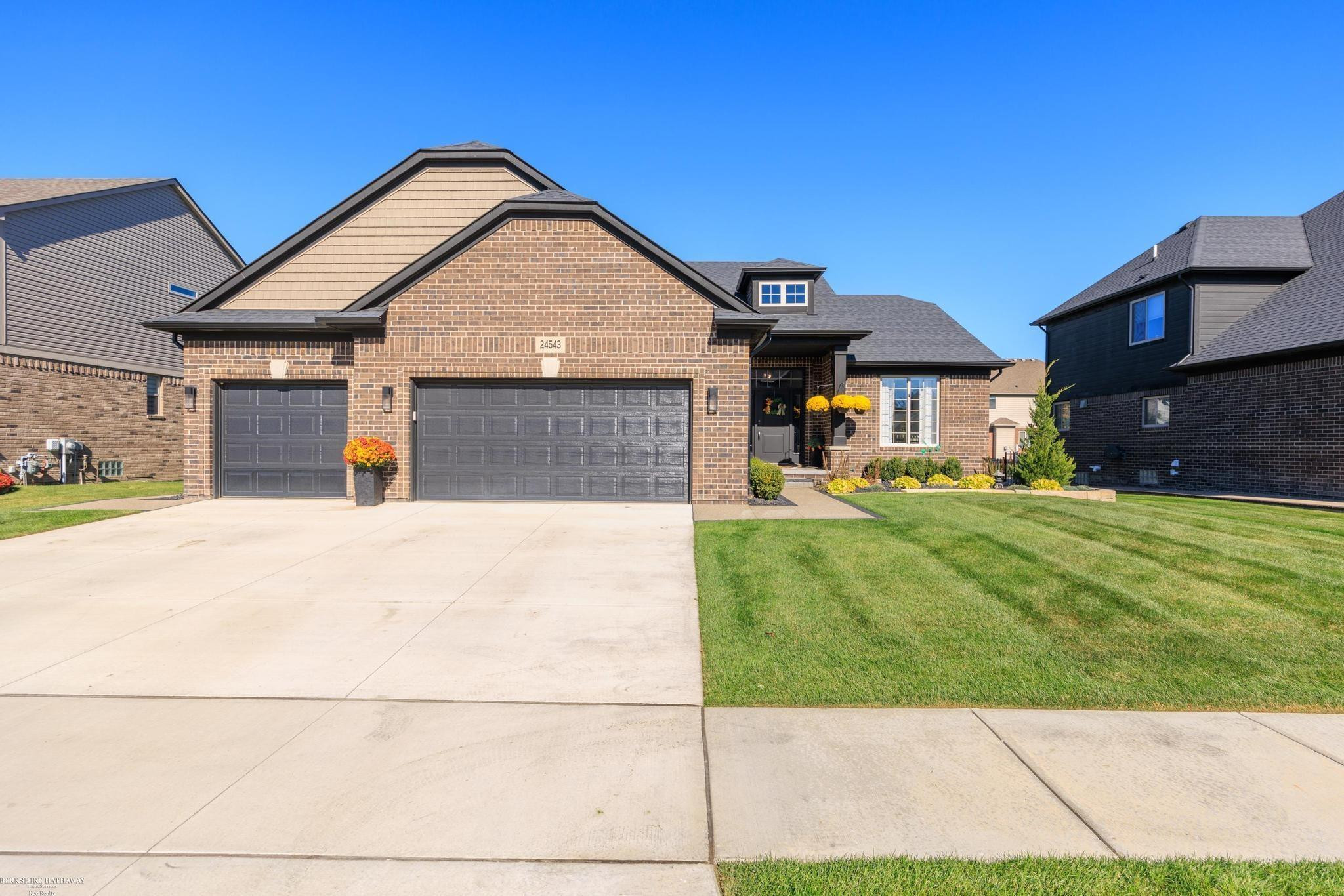 24543 Brookshire Dr Drive, Macomb, MI 48042