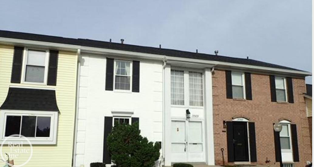 37479 Charter Oaks Boulevard, Clinton Twp, MI 48036
