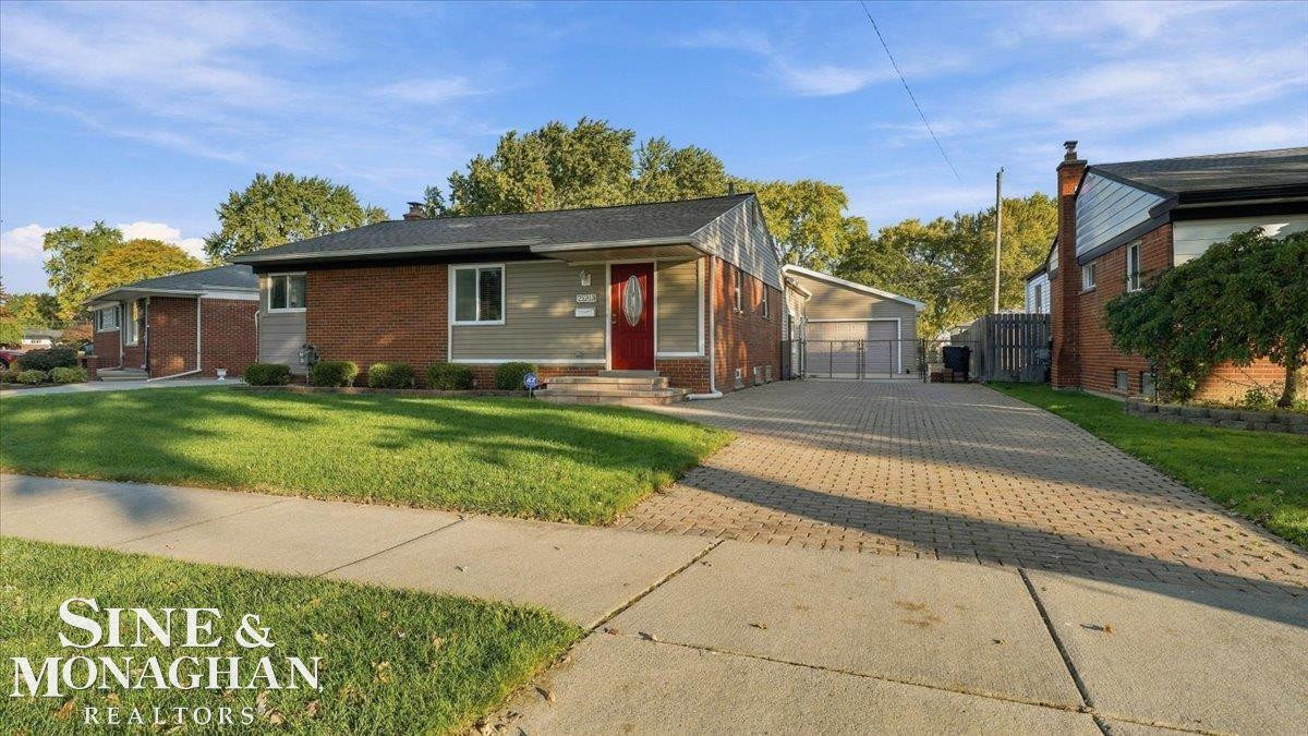21213 Parkway Street, Saint Clair Shores, MI 48082