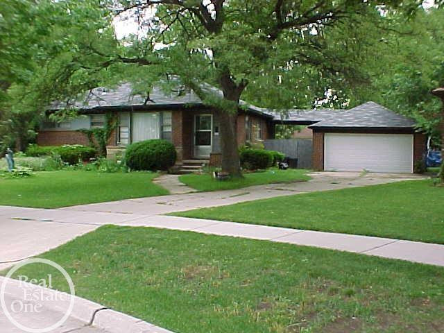 13180 IRVINE Boulevard, Oak Park, MI 48237
