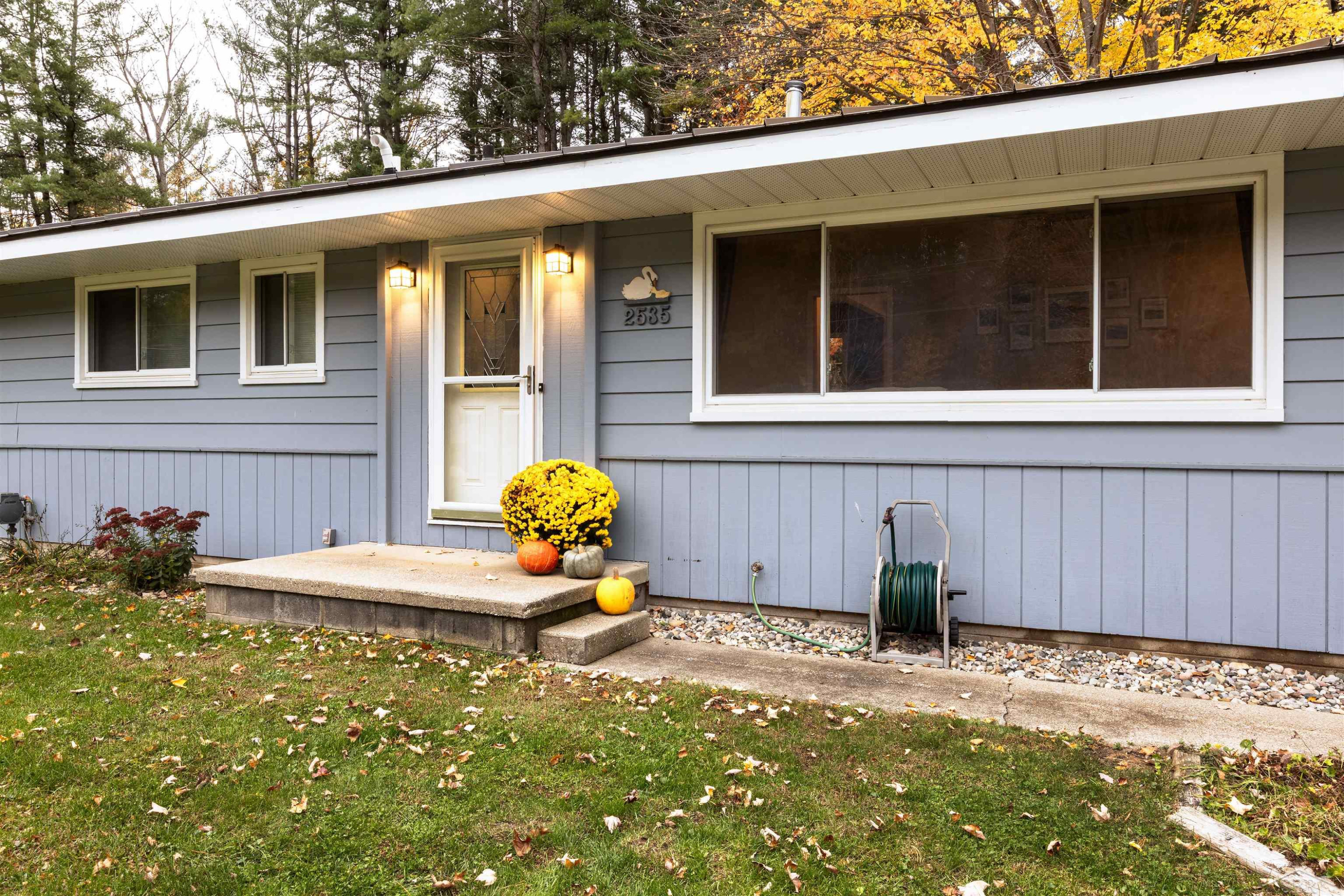 2535 N Daniels Road, Sanford, MI 48657
