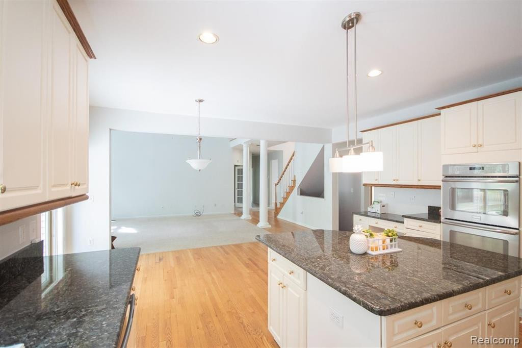 9645 WOODBEND Drive, Saline, MI 48176 — Photo 10