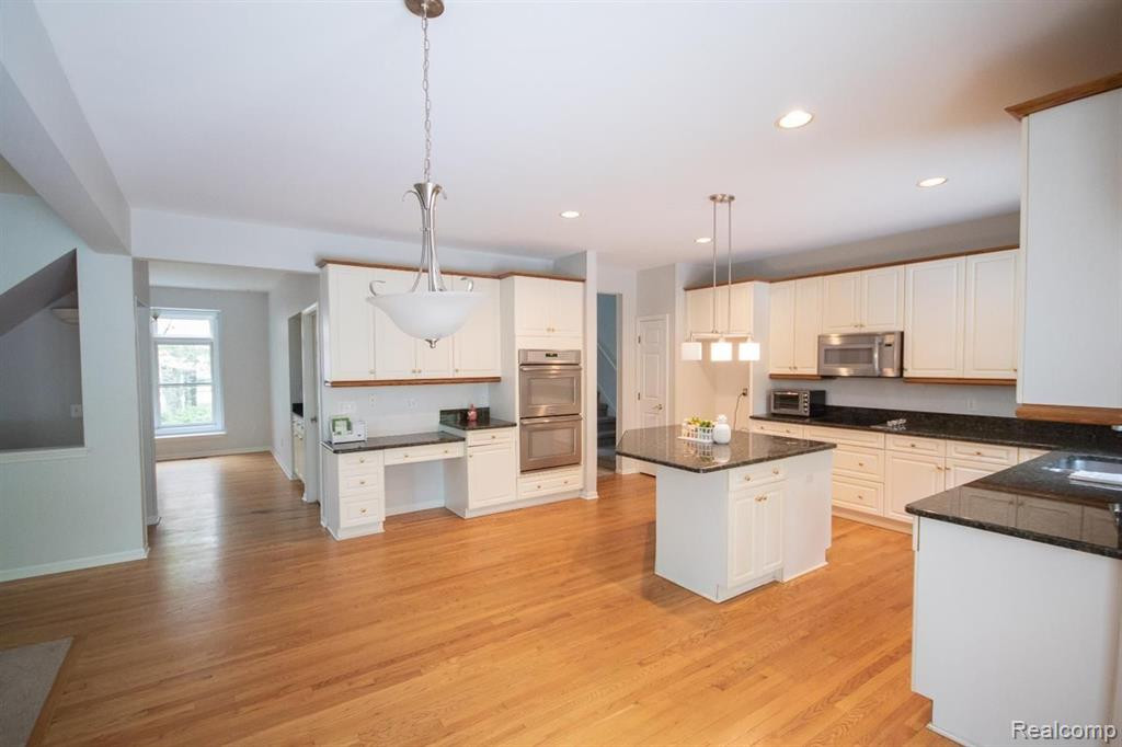 9645 WOODBEND Drive, Saline, MI 48176 — Photo 11