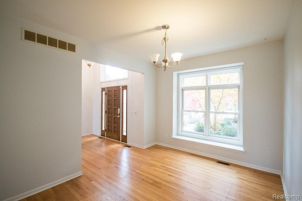 9645 WOODBEND Drive, Saline, MI 48176 — Photo 14
