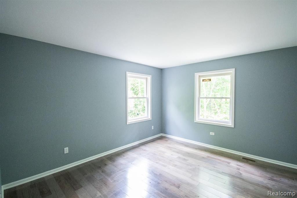 9645 WOODBEND Drive, Saline, MI 48176 — Photo 19