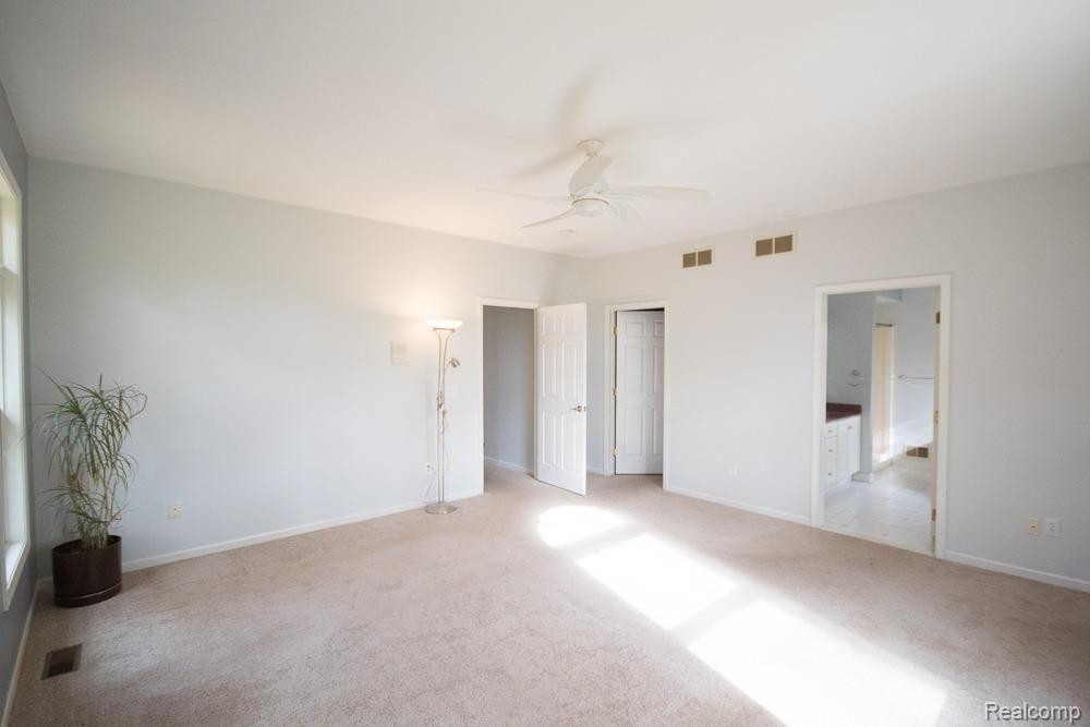9645 WOODBEND Drive, Saline, MI 48176 — Photo 20