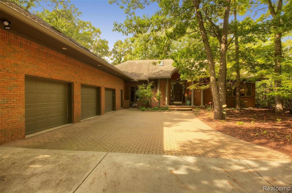 5017 Red Fox Run, Ann Arbor, MI 48105 — front exterior