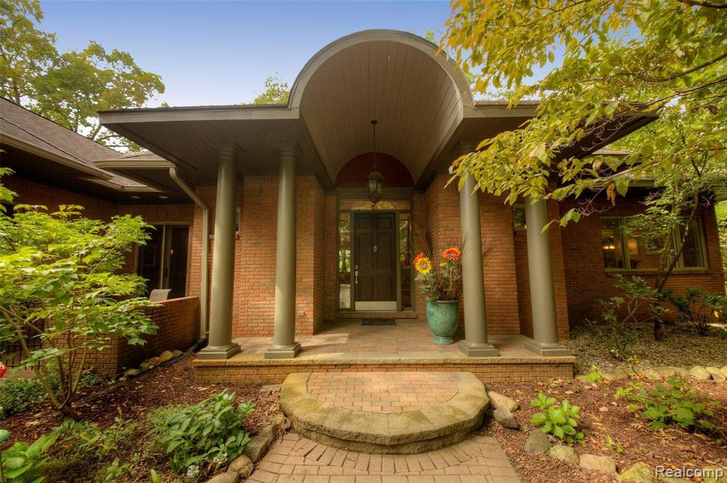 5017 Red Fox Run, Ann Arbor, MI 48105 — Photo 2