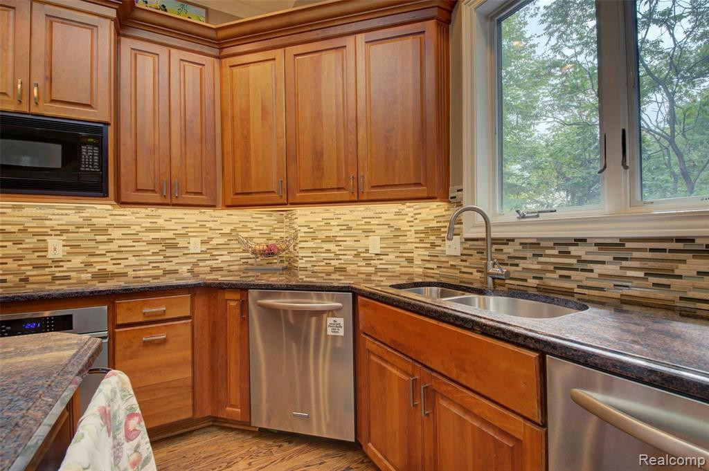 5017 Red Fox Run, Ann Arbor, MI 48105 — Photo 22