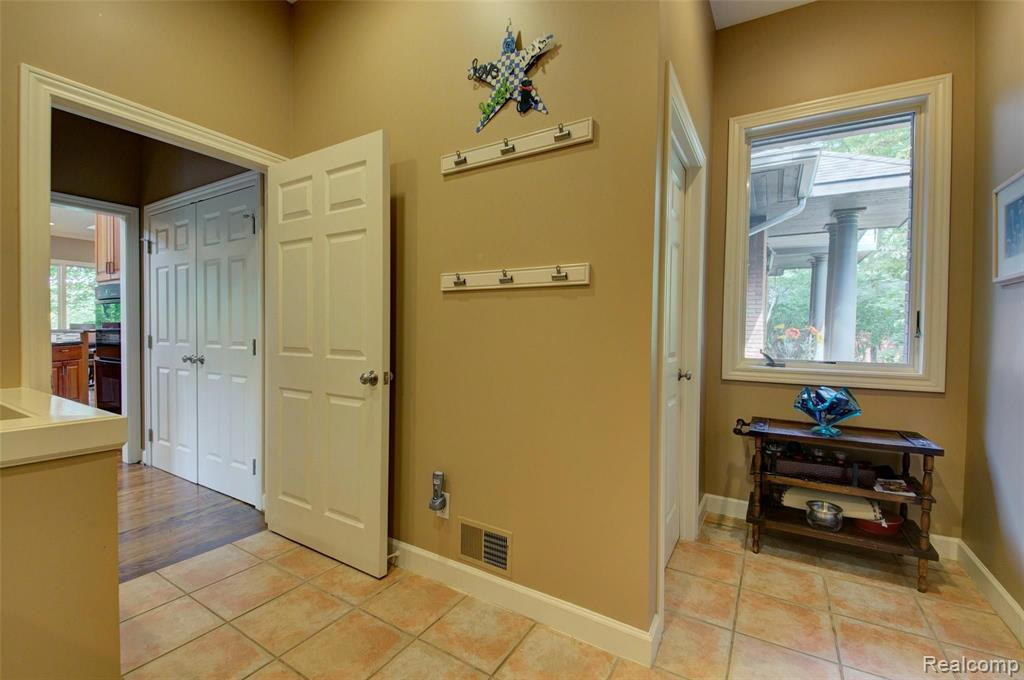 5017 Red Fox Run, Ann Arbor, MI 48105 — Photo 36