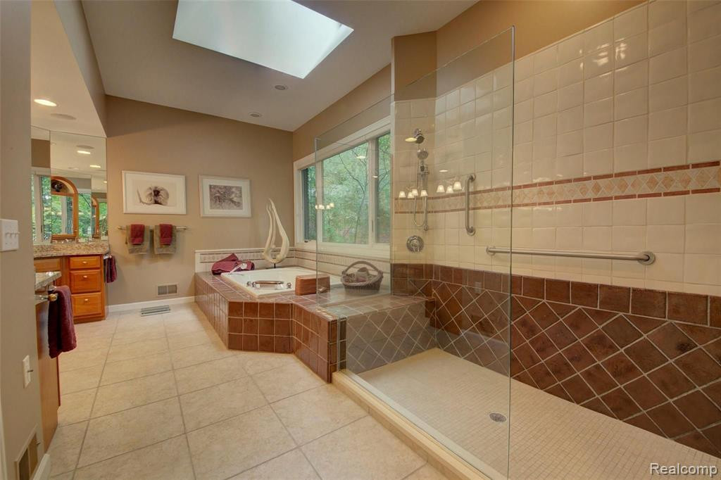5017 Red Fox Run, Ann Arbor, MI 48105 — Photo 48