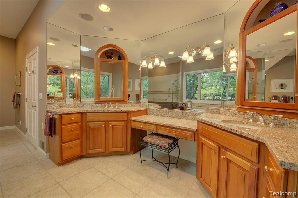 5017 Red Fox Run, Ann Arbor, MI 48105 — Photo 49