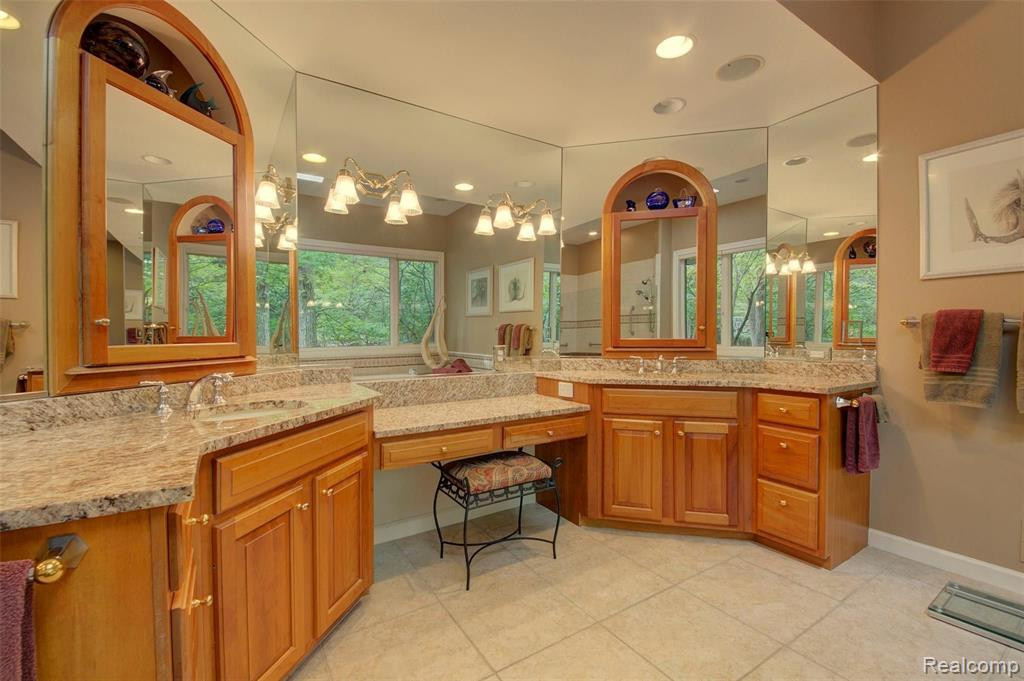 5017 Red Fox Run, Ann Arbor, MI 48105 — Photo 50