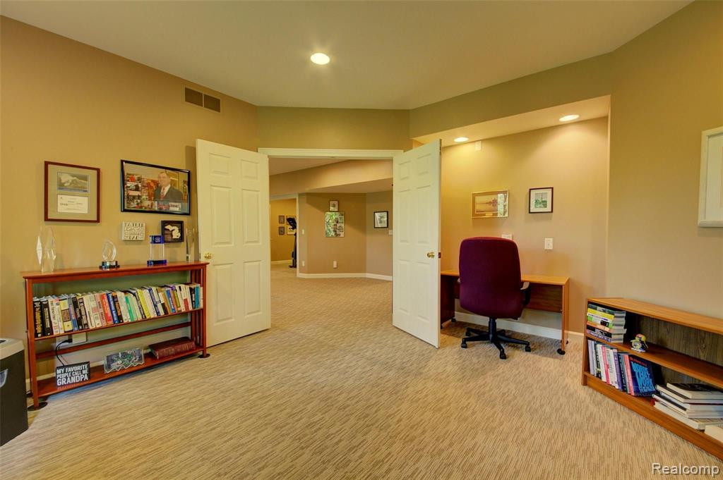 5017 Red Fox Run, Ann Arbor, MI 48105 — Photo 60