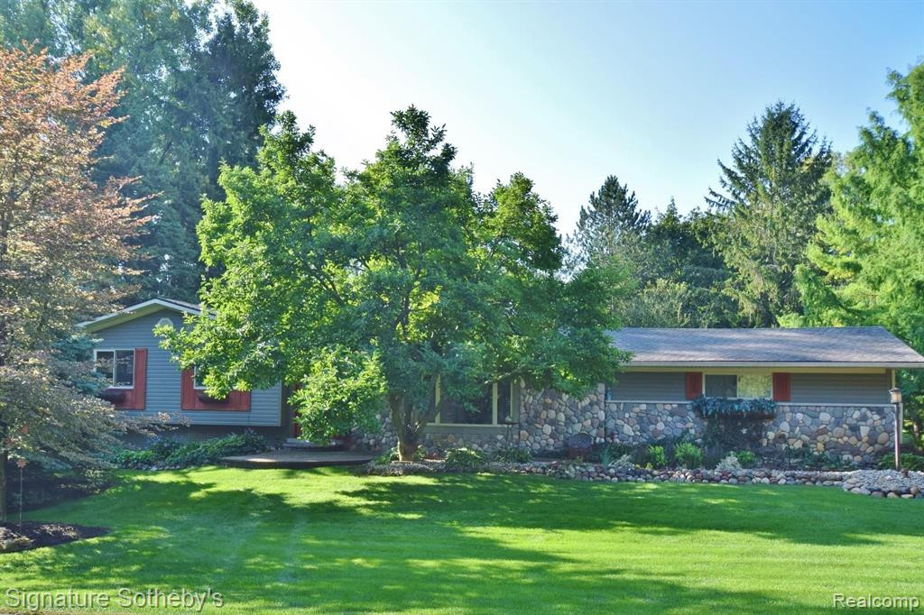 5939 DARB LAKE Drive, West Bloomfield, MI 48324 — front exterior